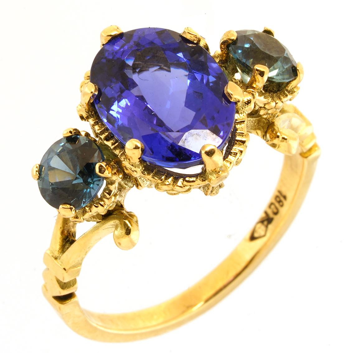 Renaissance Tanzanite & Sapphires gold ring 