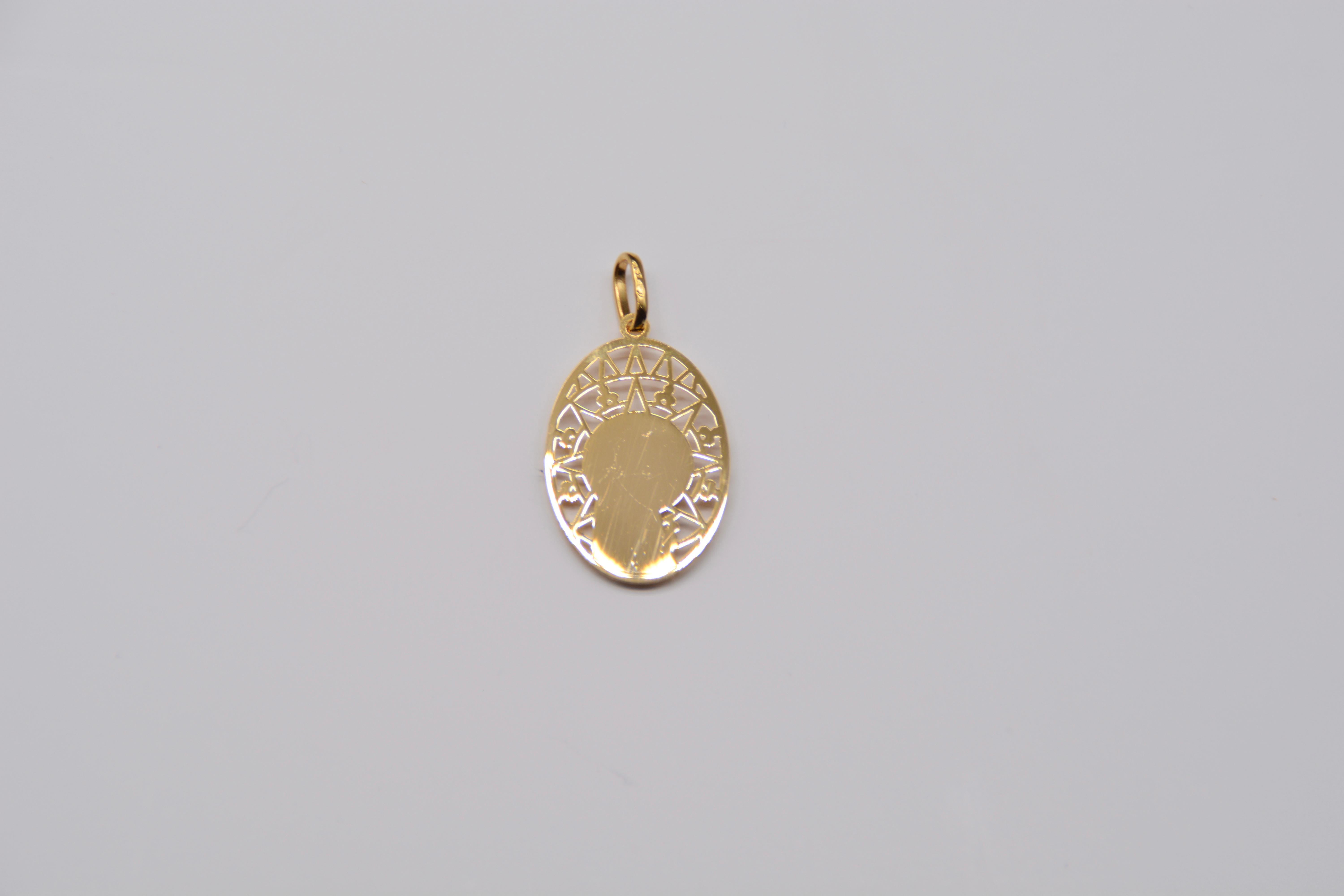 Virgin Openwork Medal Oval Gold Yellow In New Condition For Sale In Vannes, FR