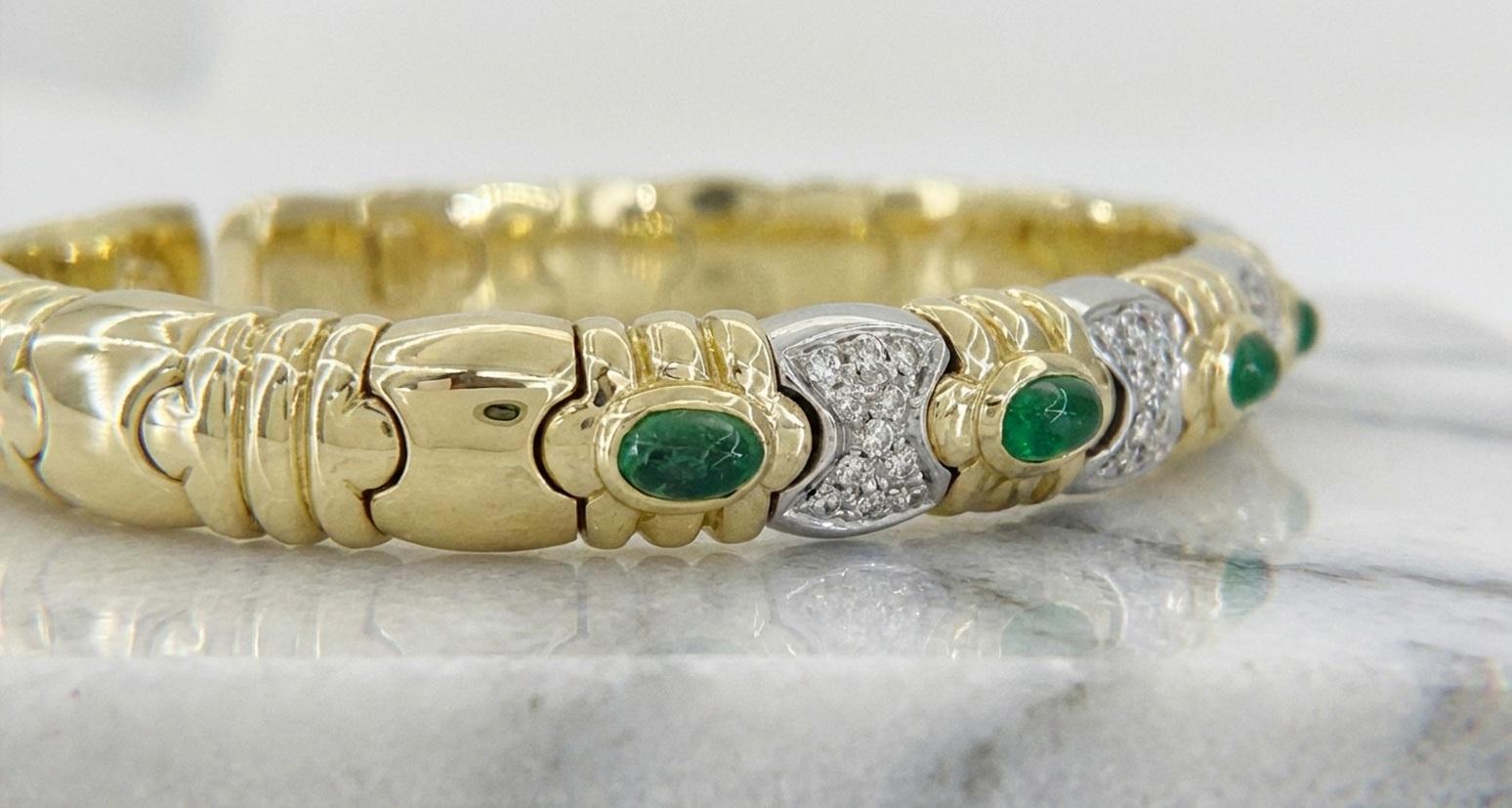 Virginia Capri 18k Gold Diamant und Smaragd Armreif, 0,40 Karat (Rundschliff) im Angebot