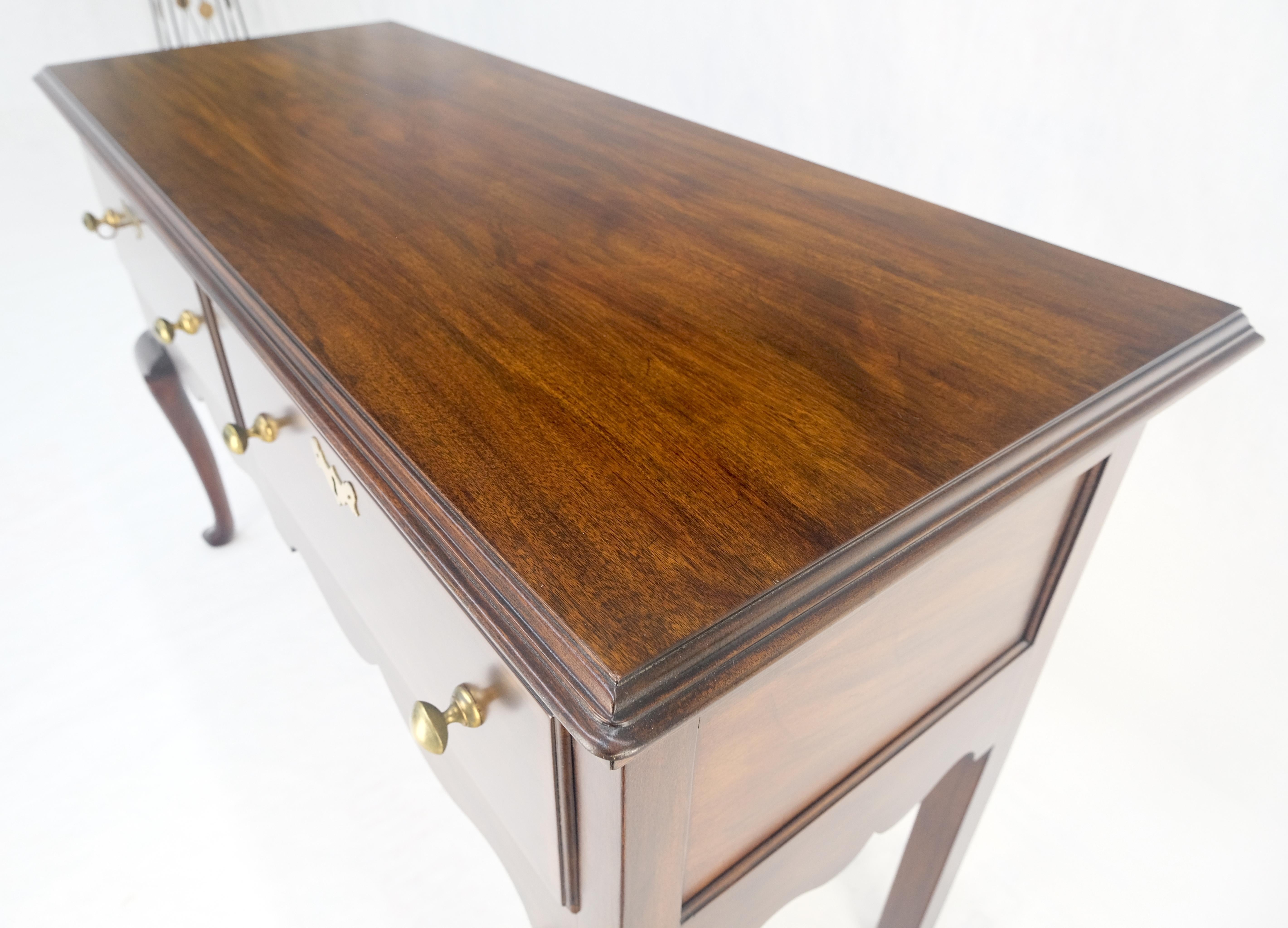 Queen Anne Buffet à double tiroir Henkel Harris, Virginia Galleries en vente