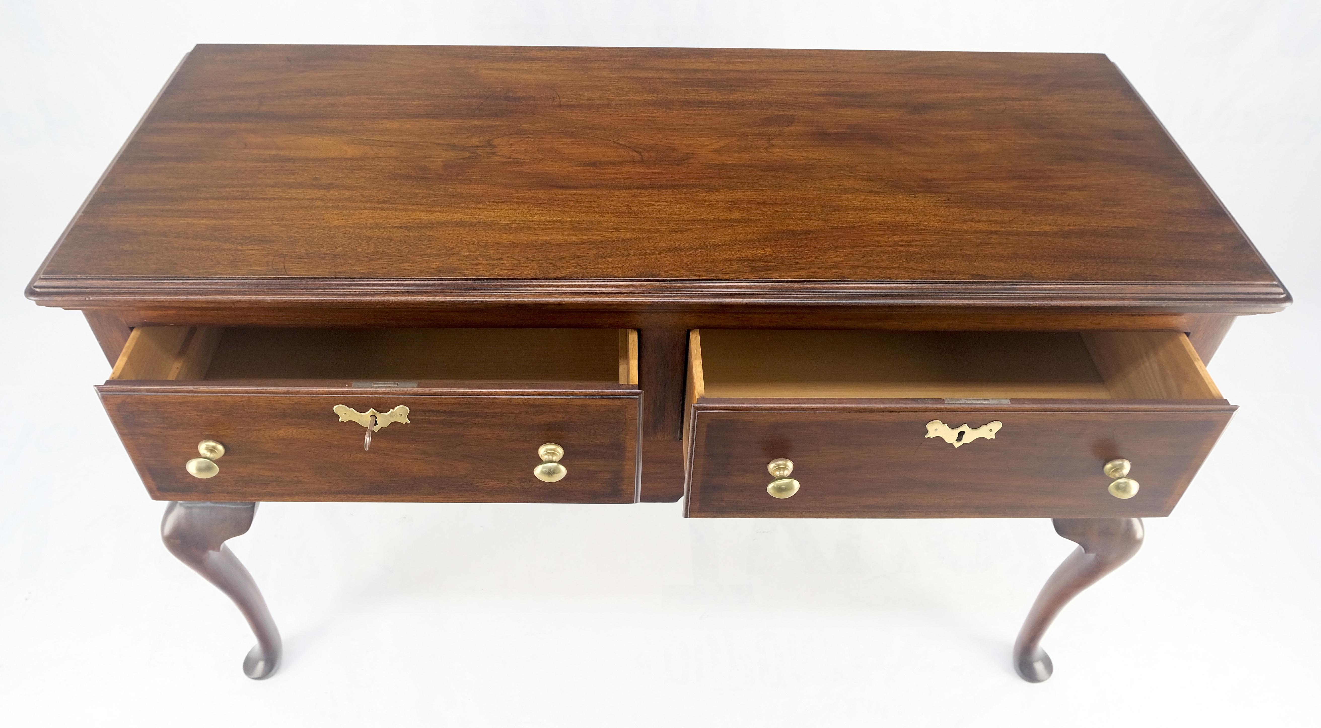20ième siècle Buffet à double tiroir Henkel Harris, Virginia Galleries en vente