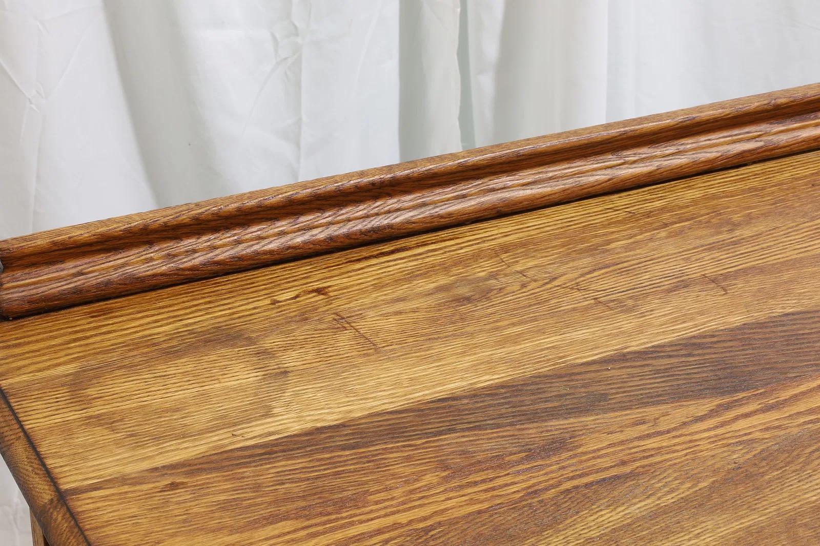 Credenza in Oak intagliata di Virginia House in vendita 4