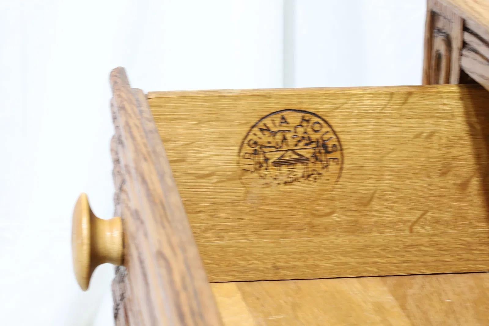 Quercia Credenza in Oak intagliata di Virginia House in vendita