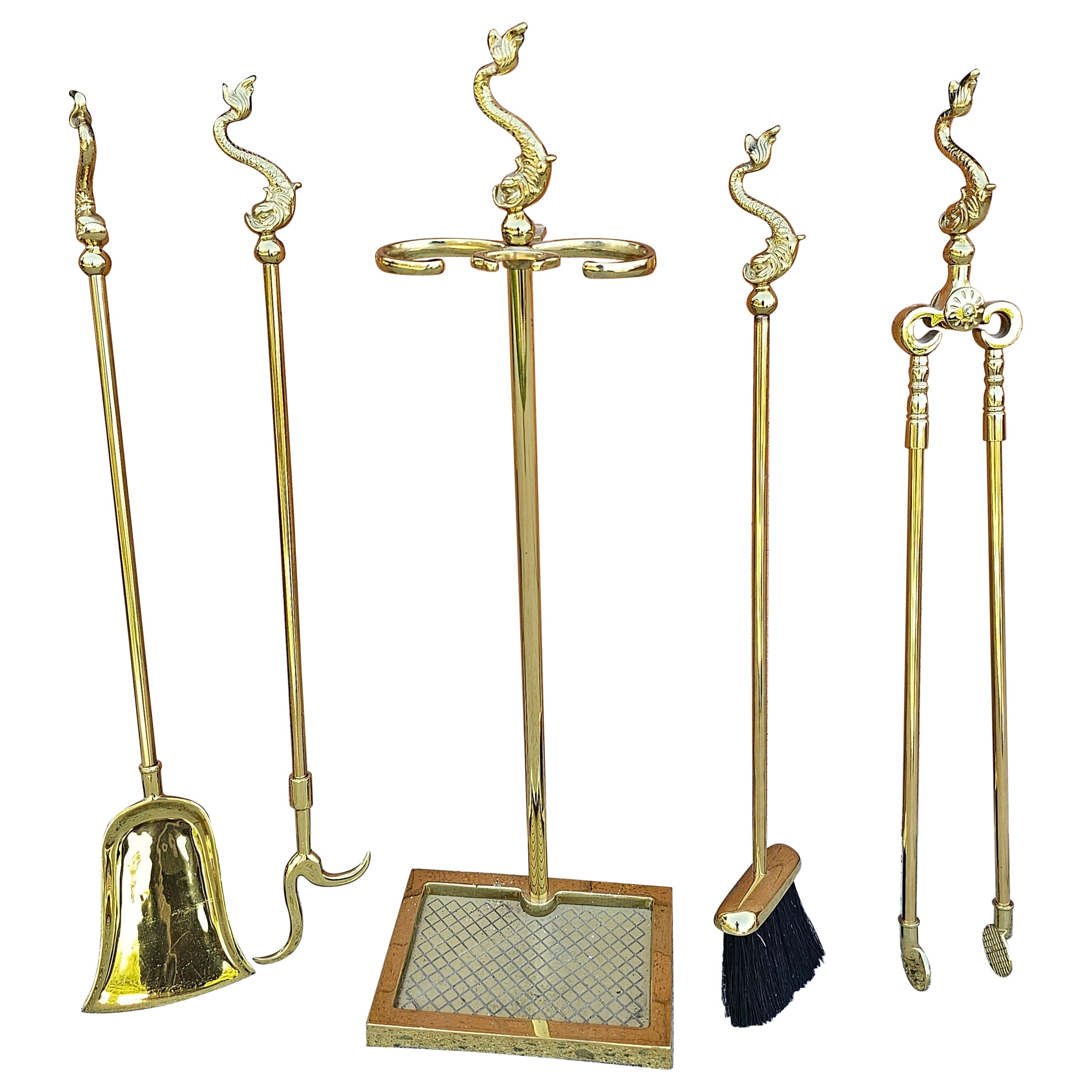 Virginia Metal Crafters Stile Feder in ottone lucidato Set di utensili per caminetto Dolphin in vendita