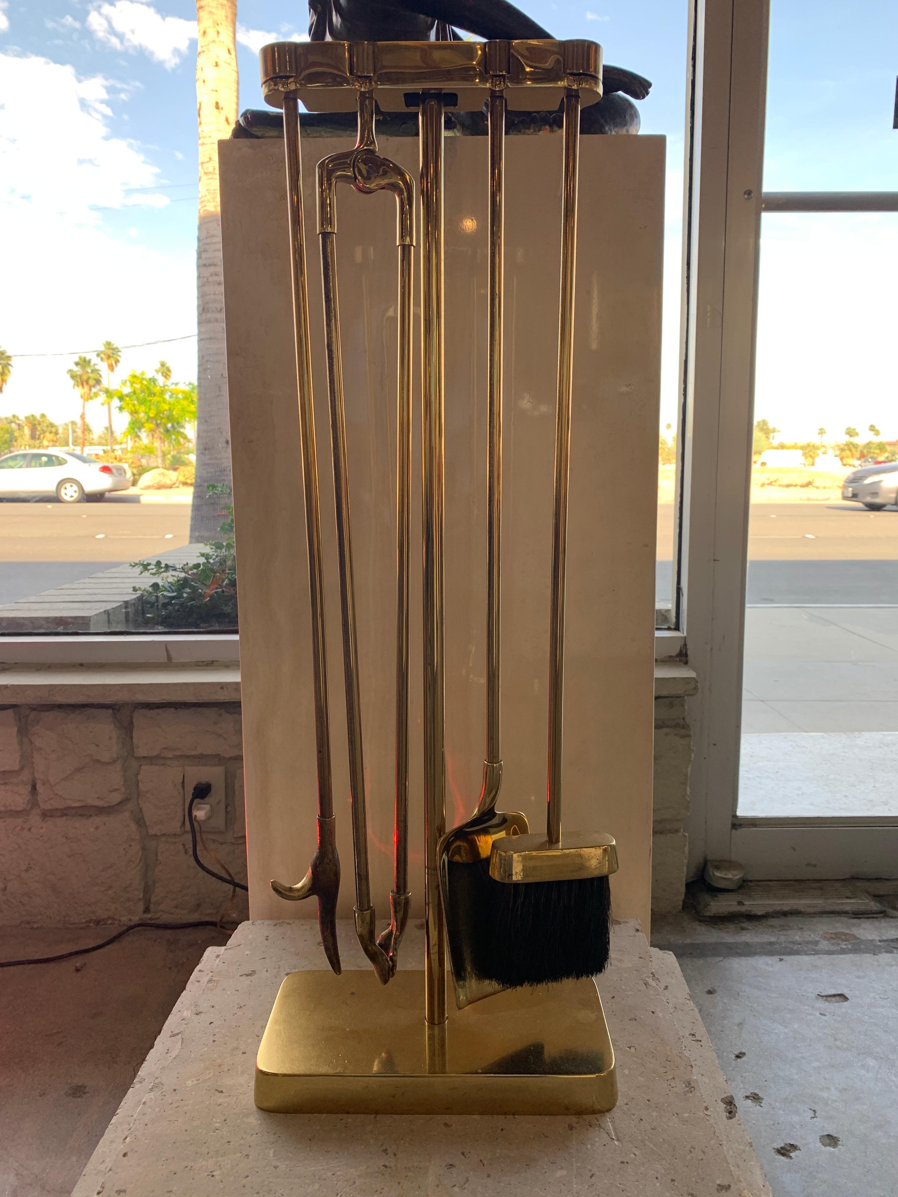 Virginia Metalcrafters Brass Fireplace Tool Set In Good Condition In Palm Springs, CA