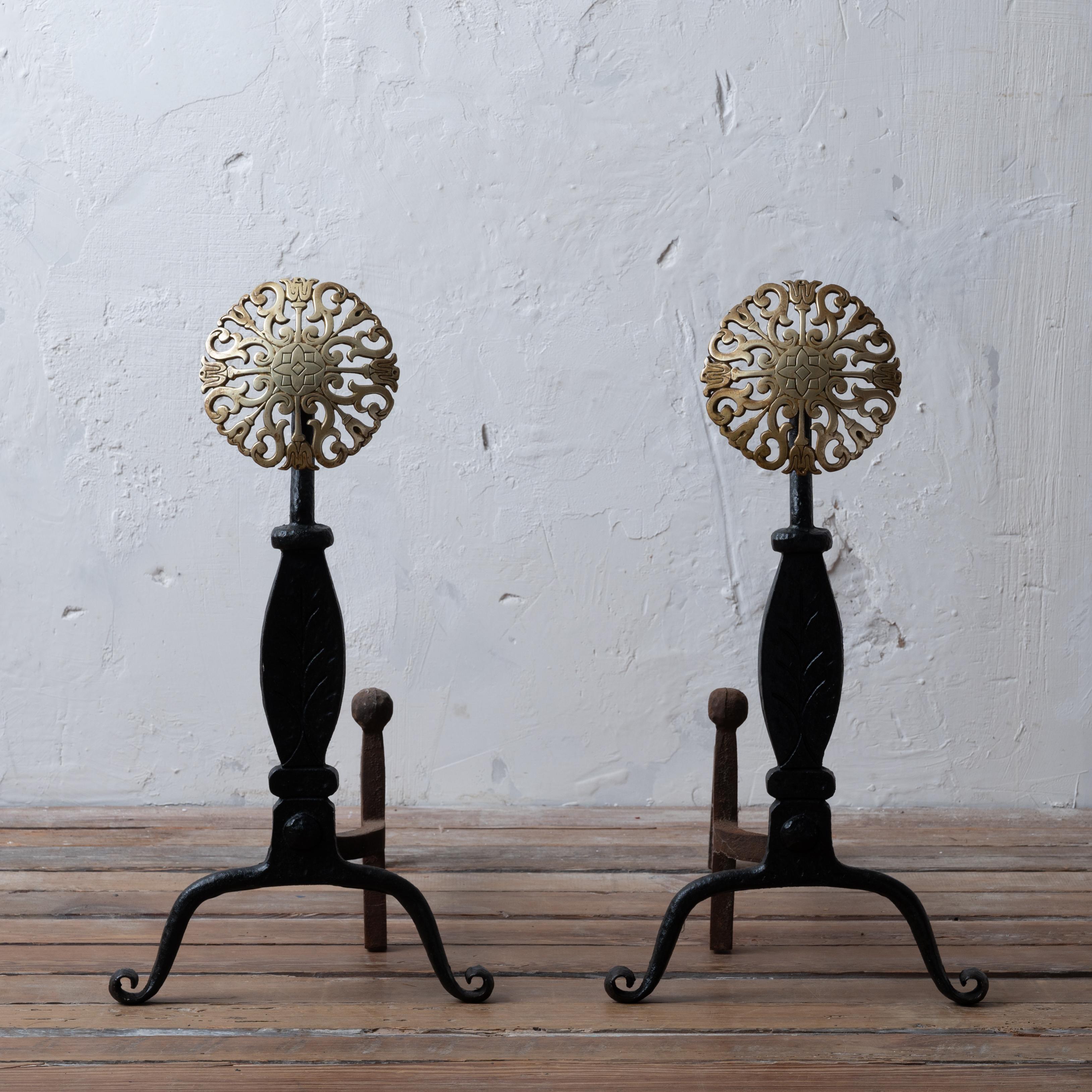 Virginia Metalcrafters Brass Medallion Andirons In Good Condition For Sale In Savannah, GA
