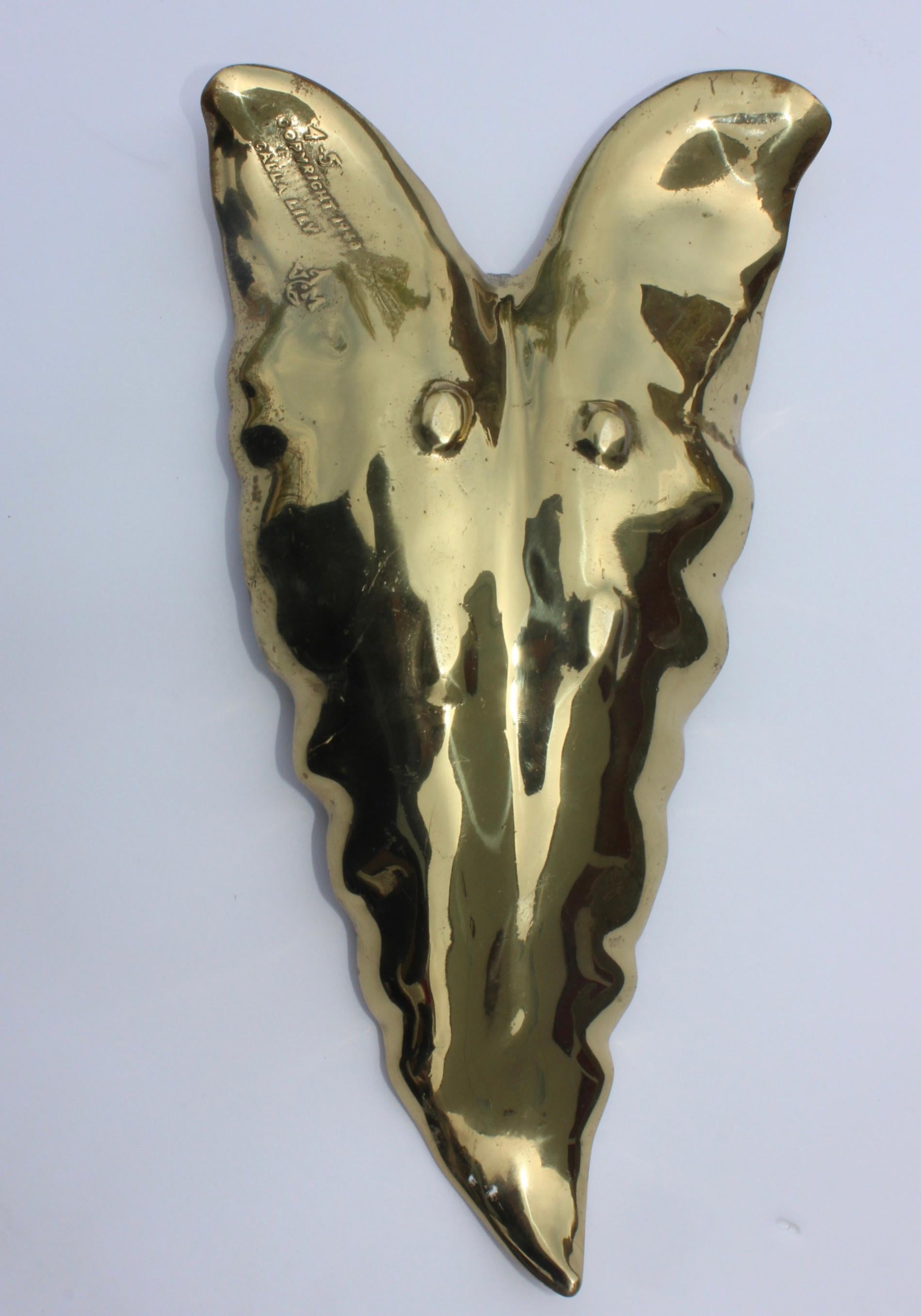 Américain Virginia Metalcrafters Grand plateau à feuilles de lys en laiton en vente