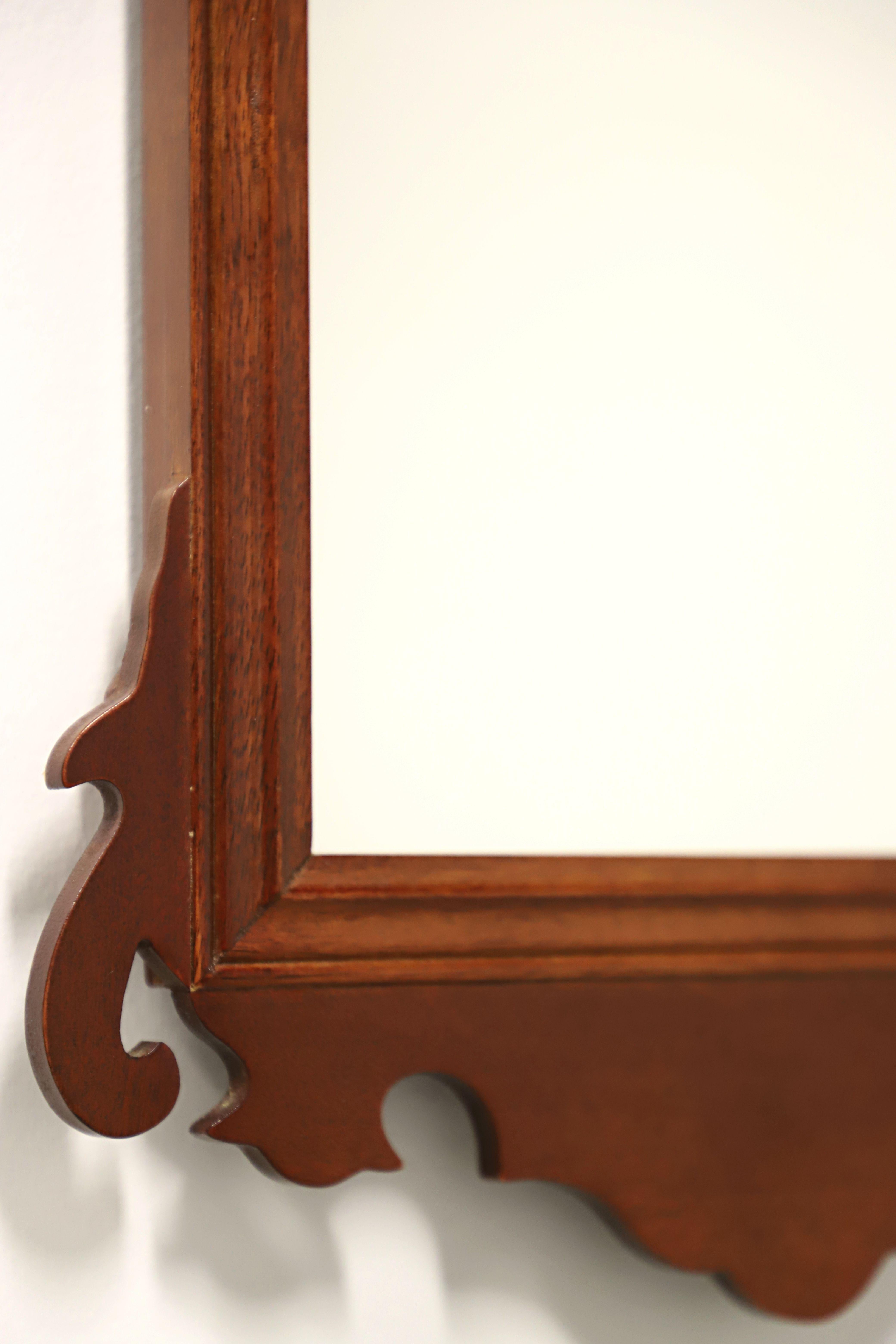 20th Century VIRGINIA METALCRAFTERS Mahogany Colonial Williamsburg Petite Wall Mirror For Sale