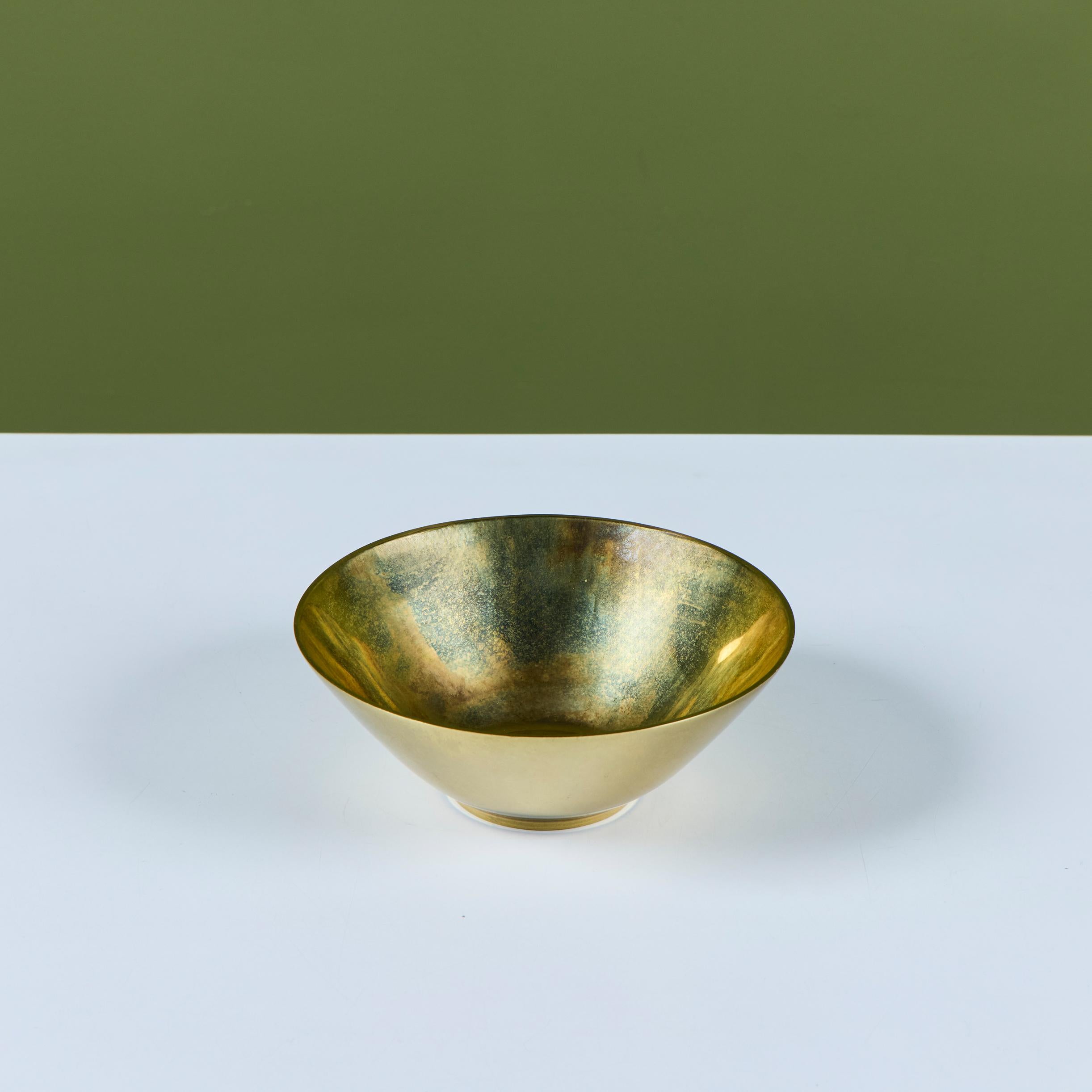 Fine XX secolo Ciotola in ottone lucido di Virginia Metalcrafters in vendita