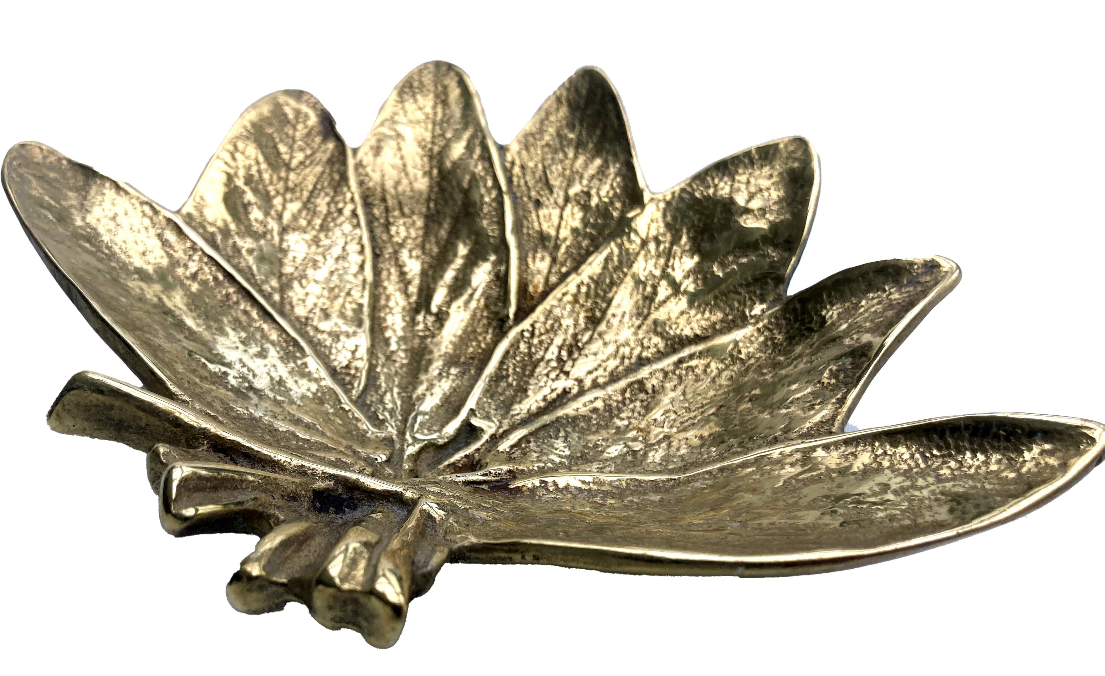 Americano Vassoio Virginia Metal Craft in ottone con foglie di salvia