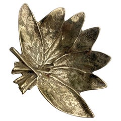 Vassoio Virginia Metal Craft in ottone con foglie di salvia