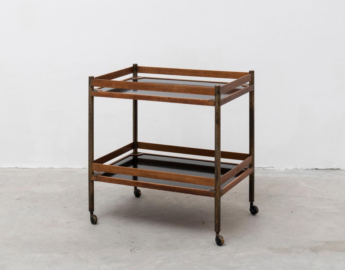 This bar cart was designed by architect Virginia Galimberti Scoccimarro in the late 1950s and it was manufactured by Adrasteia.
Adrasteia was a manufacturer active in Brianza, in the north of Milan, between mid 1950s and mid 1960s, a direct