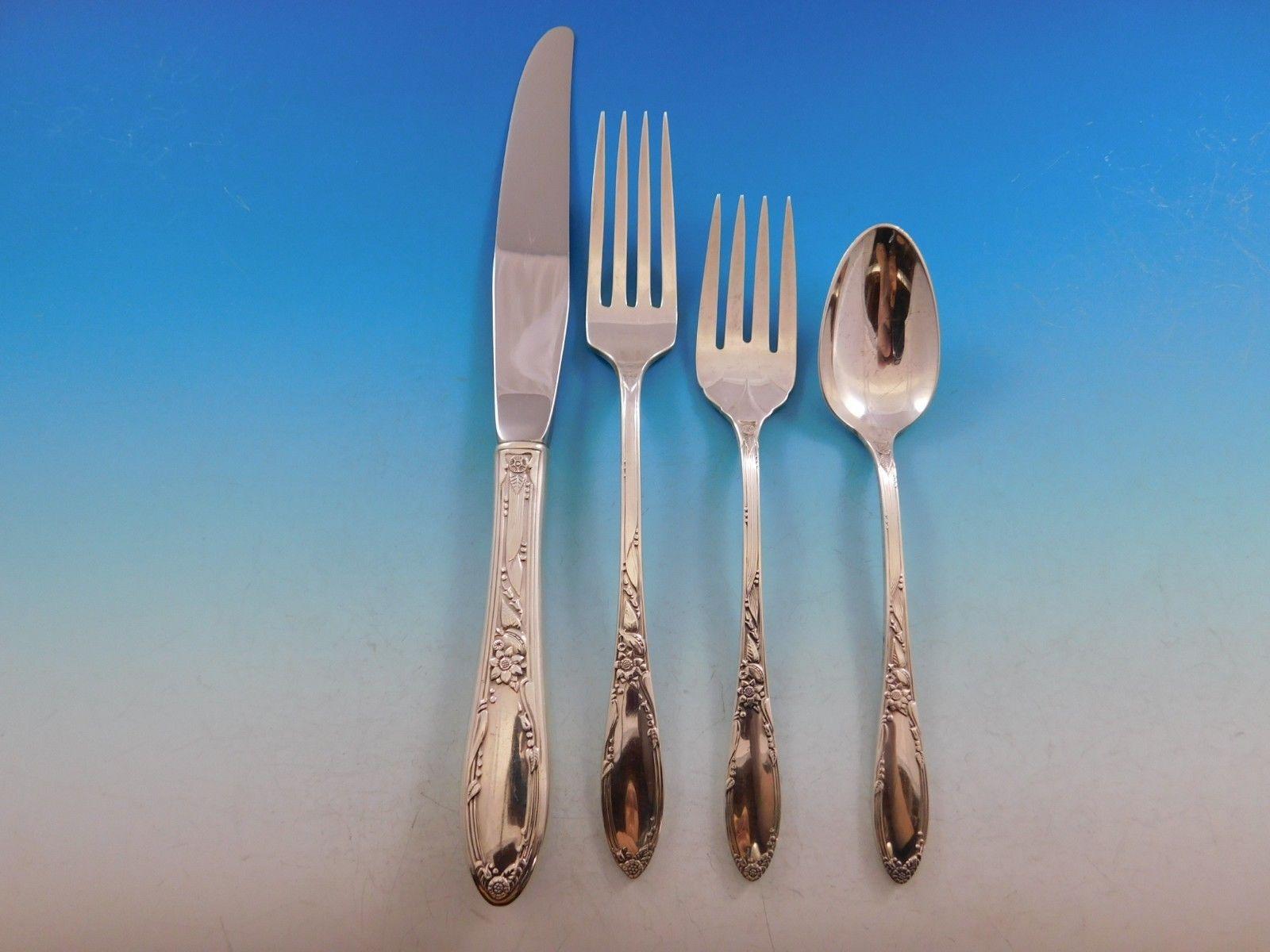 Virginian by Oneida sterling silver flatware set, 35 pieces. Great starter set! This set includes:

6 knives, 9 1/4