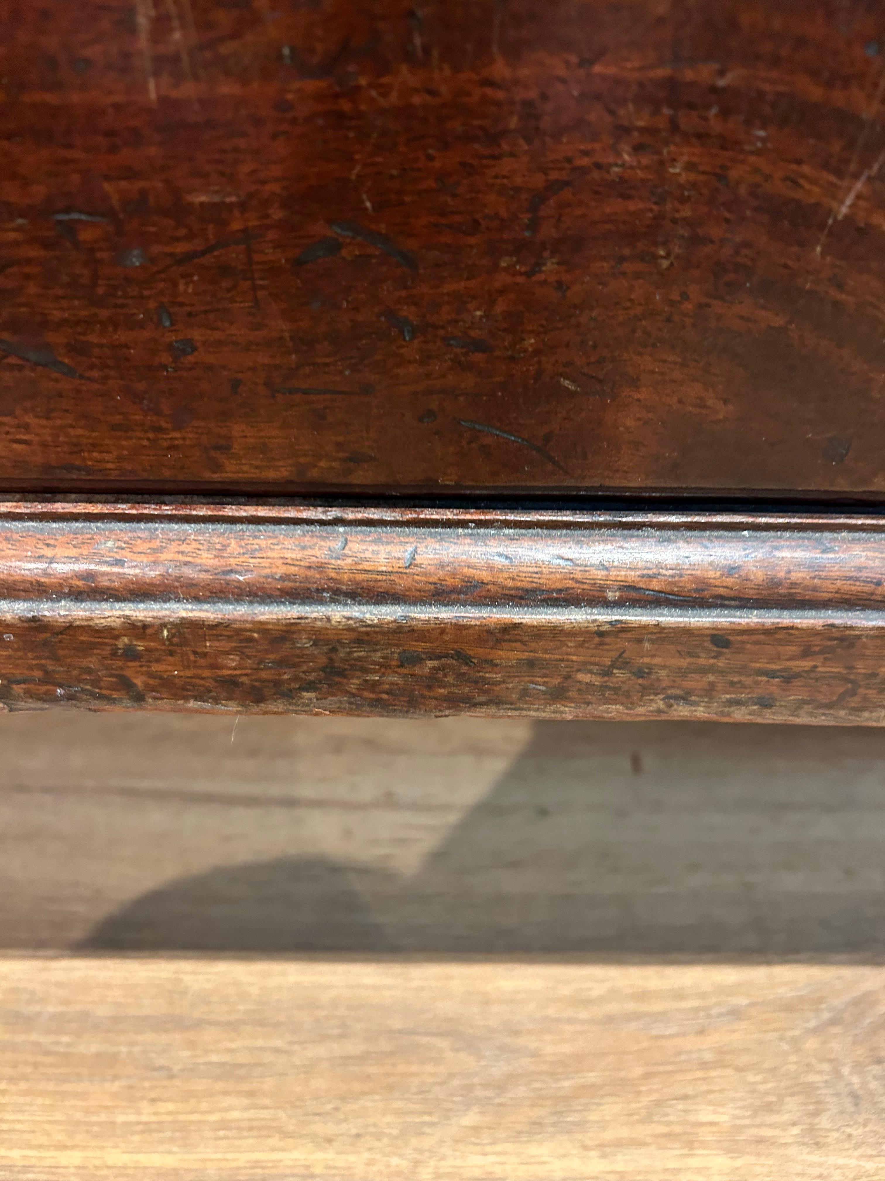 Fatto a mano Cassettone in noce virginiano su cassapanca del 1750 circa in vendita