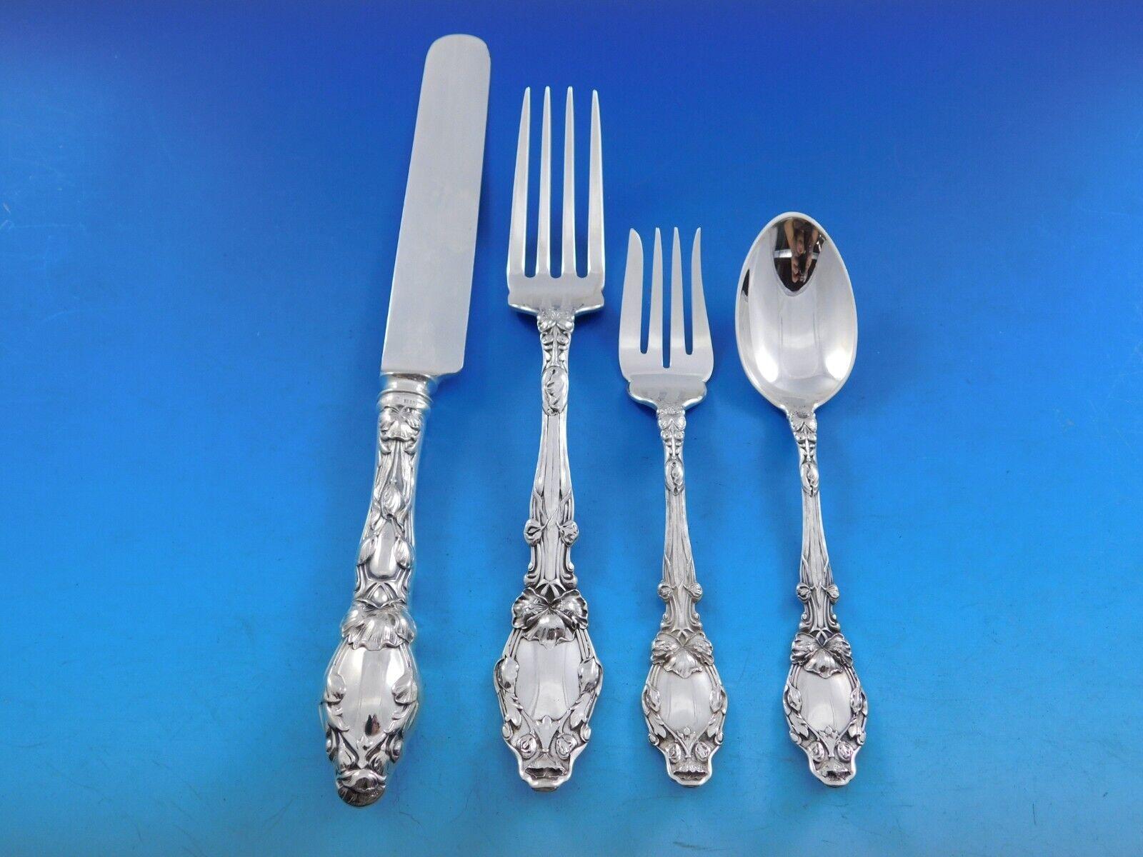 Splendido set di posate Art Nouveau Virginiana by Gorham in argento sterling, 48 pezzi. Questo set comprende:

6 coltelli da pranzo con lame smussate placcate, 9,5/8