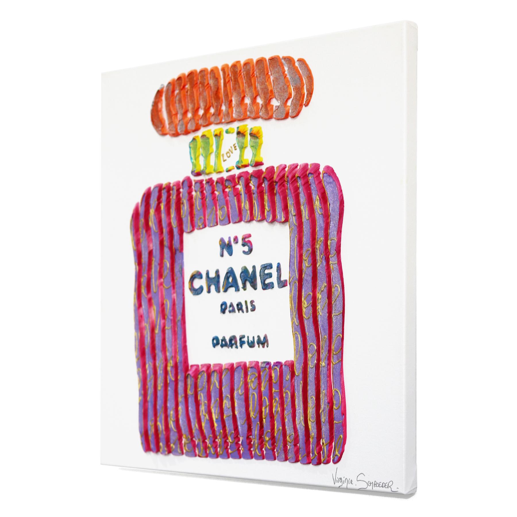 Fragrance in Illusion: Chanel No. 3 neu erfunden – Texturiertes abstraktes 3D-Gemälde (Grau), Abstract Painting, von Virginie Schroeder