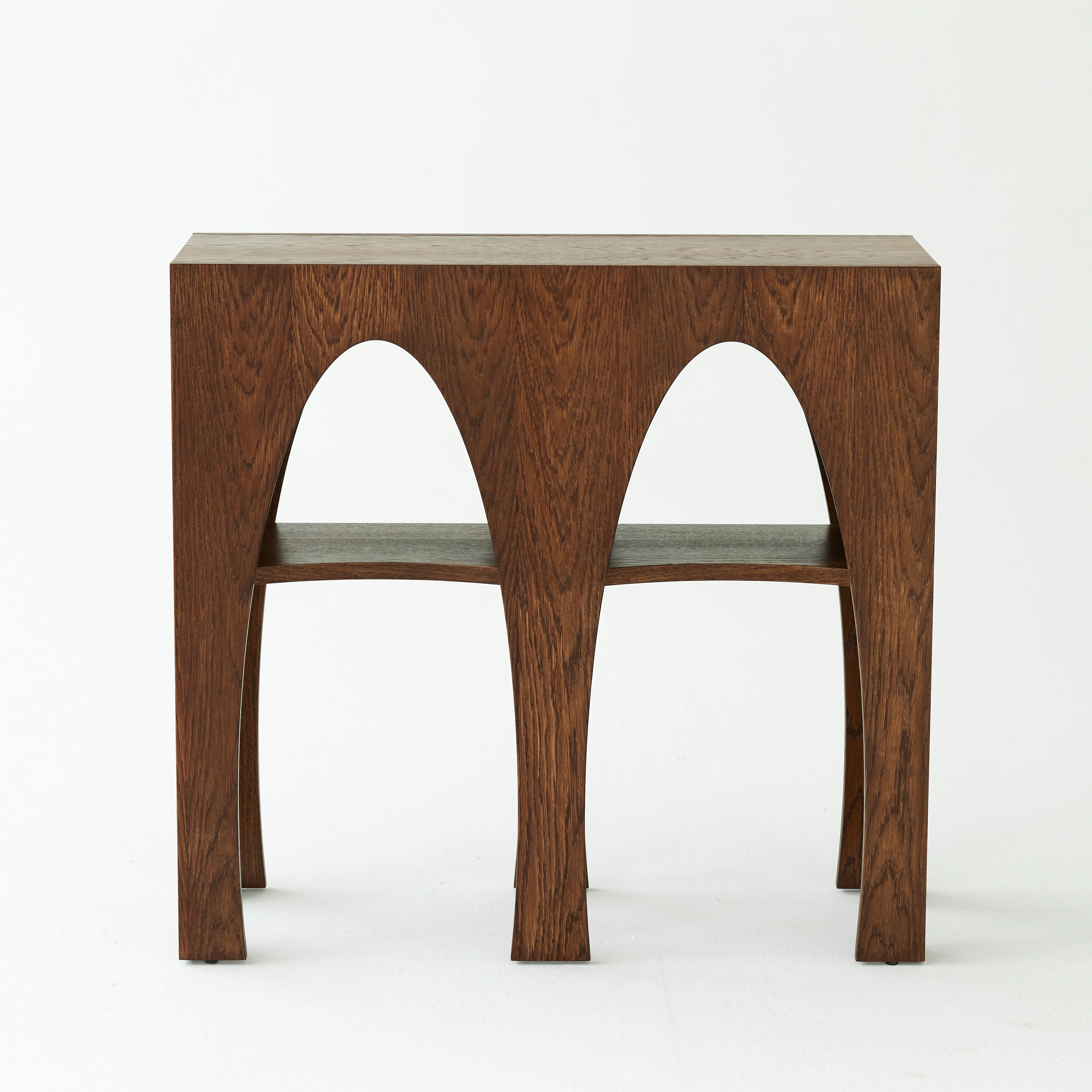 Mesa consola mediana Virgo by Pastform
Dimensiones: P 30 x An 100 x Al 95 cm.
Materiales: Madera teñida y barnizada.

El color de este mueble es ron. Disponible en distintos acabados de color madera. Disponible en cuatro anchuras diferentes:
