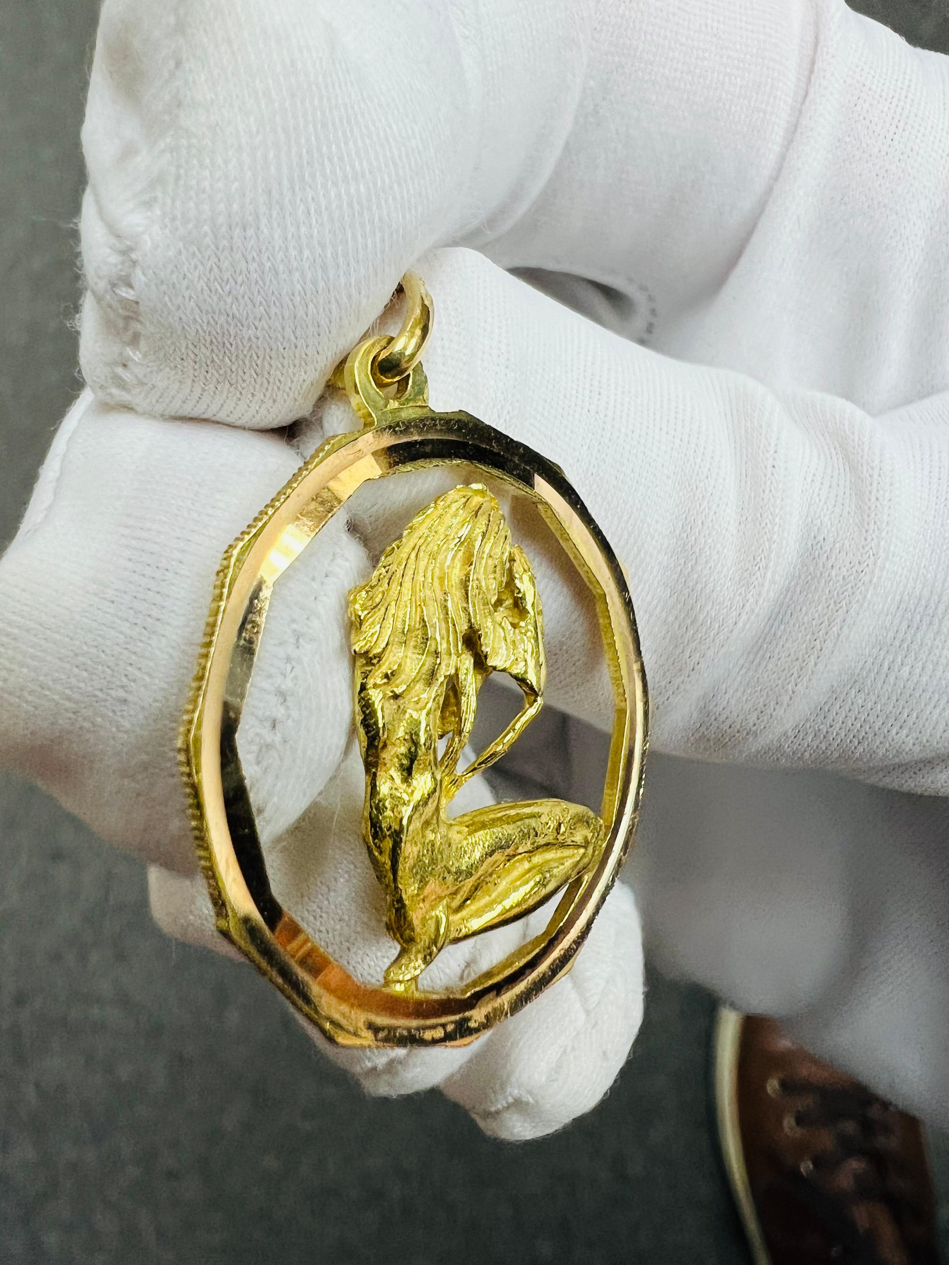 Pendentif Zodiac en or jaune 18k Circa 1970 en vente 6
