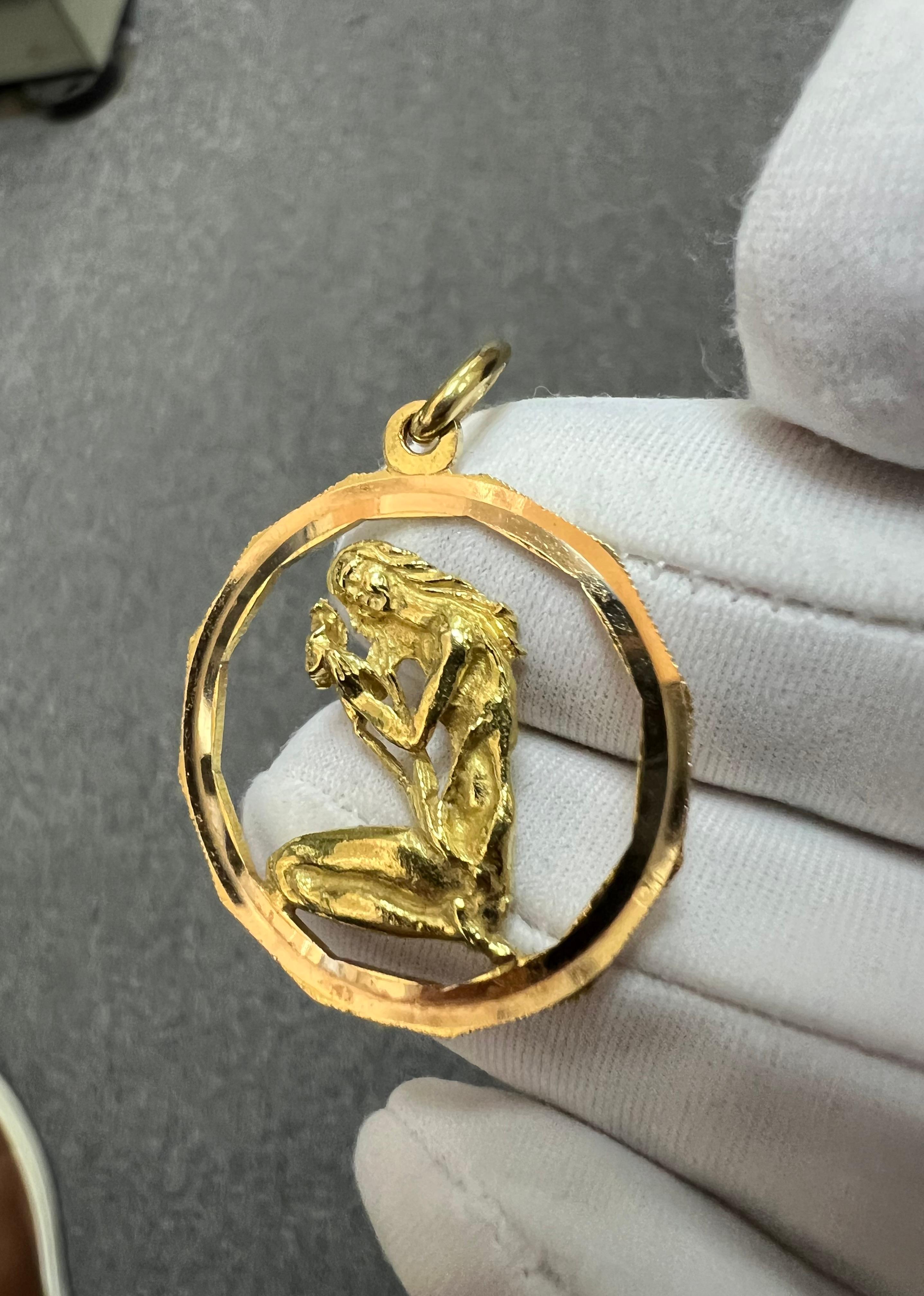 Pendentif Zodiac en or jaune 18k Circa 1970 en vente 7