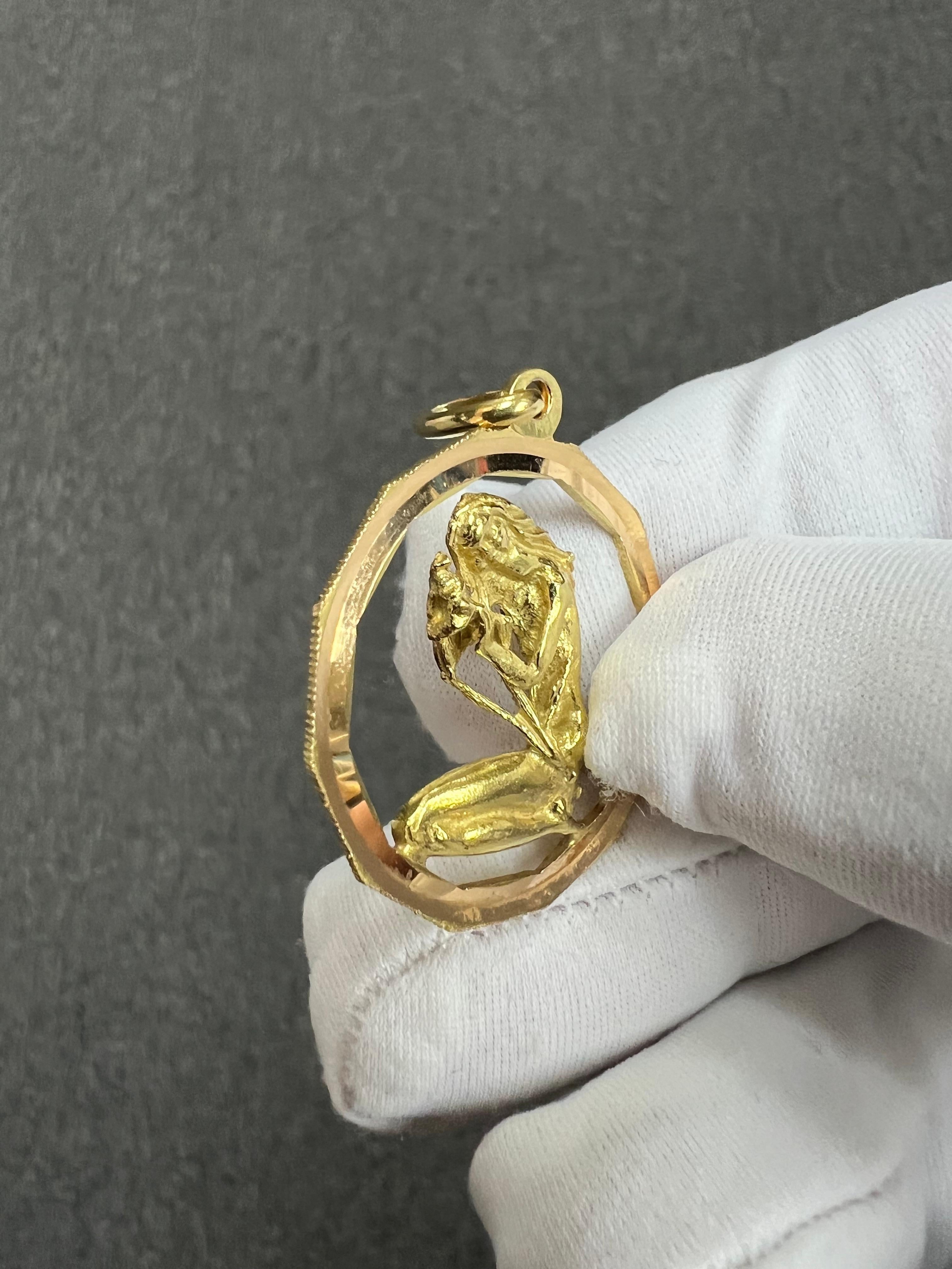 Pendentif Zodiac en or jaune 18k Circa 1970 en vente 8