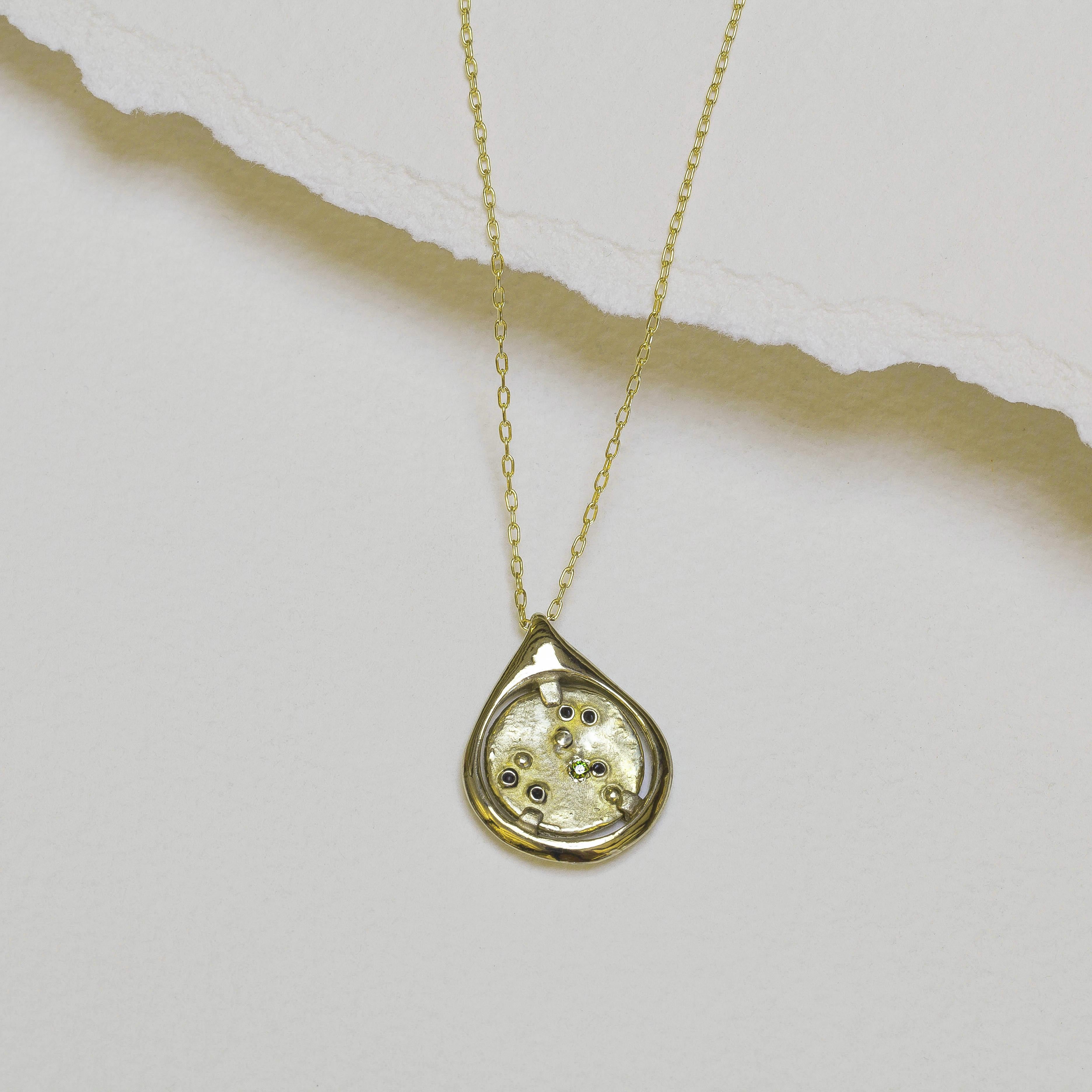 Artigiano Collana con lacrima di moneta Alexis Laurel Virgo Zodiac, oro massiccio 14k con pietra di nascita in vendita