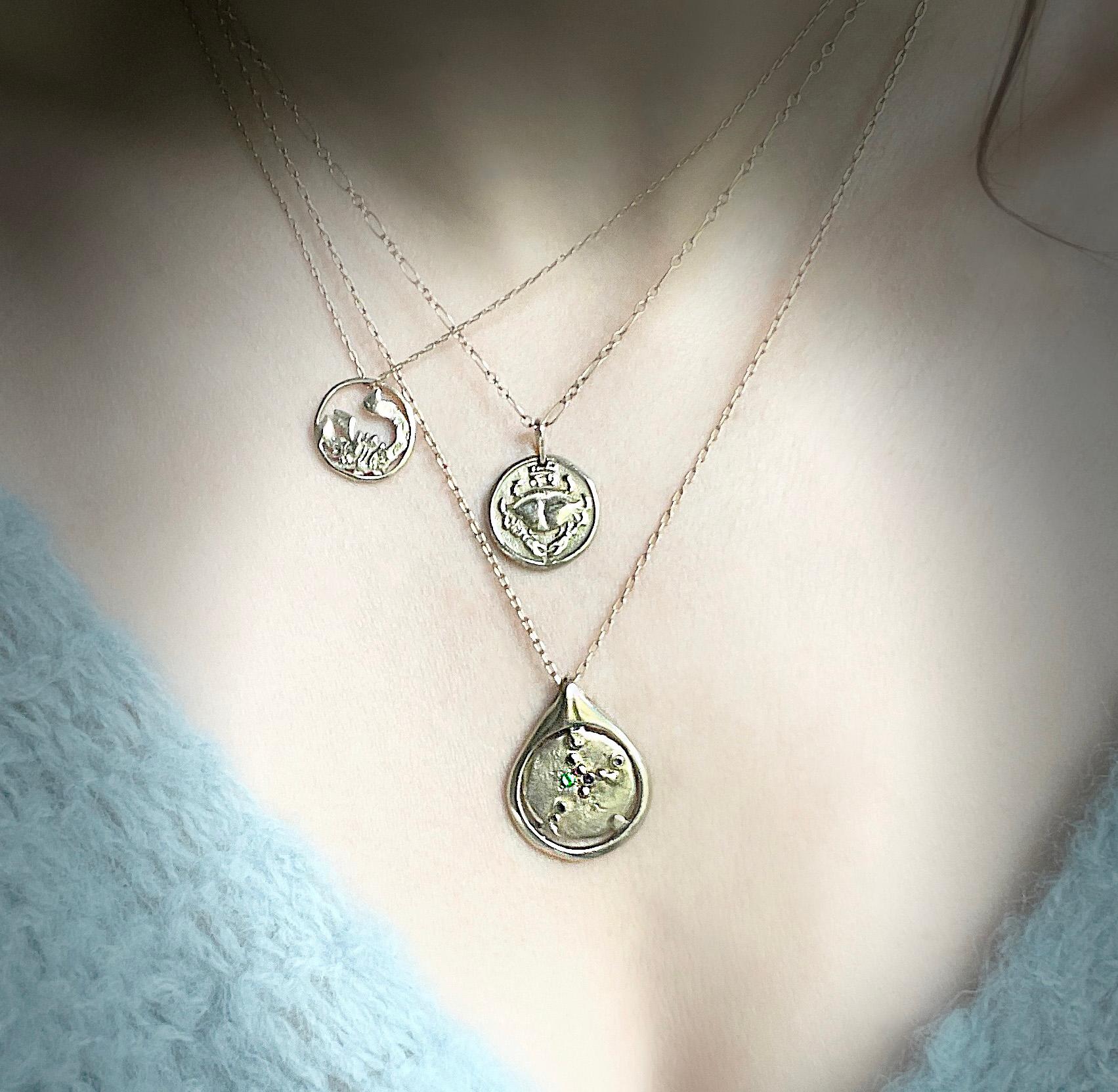 Collana con lacrima di moneta Alexis Laurel Virgo Zodiac, oro massiccio 14k con pietra di nascita in vendita 1