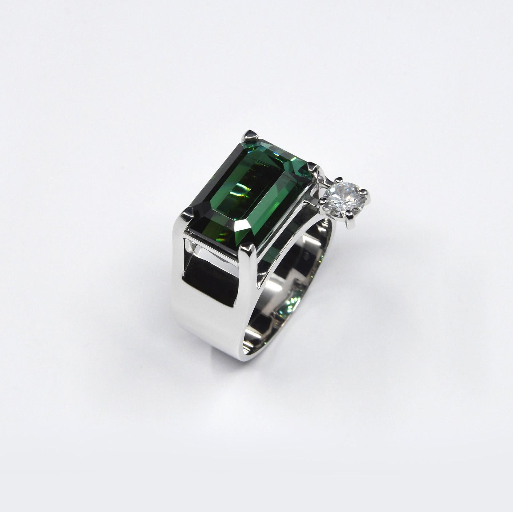 Contemporary Virgule Ring with 8.75 Tourmaline, 0.36 Carat Diamond on 9.65 G 18k White Gold For Sale