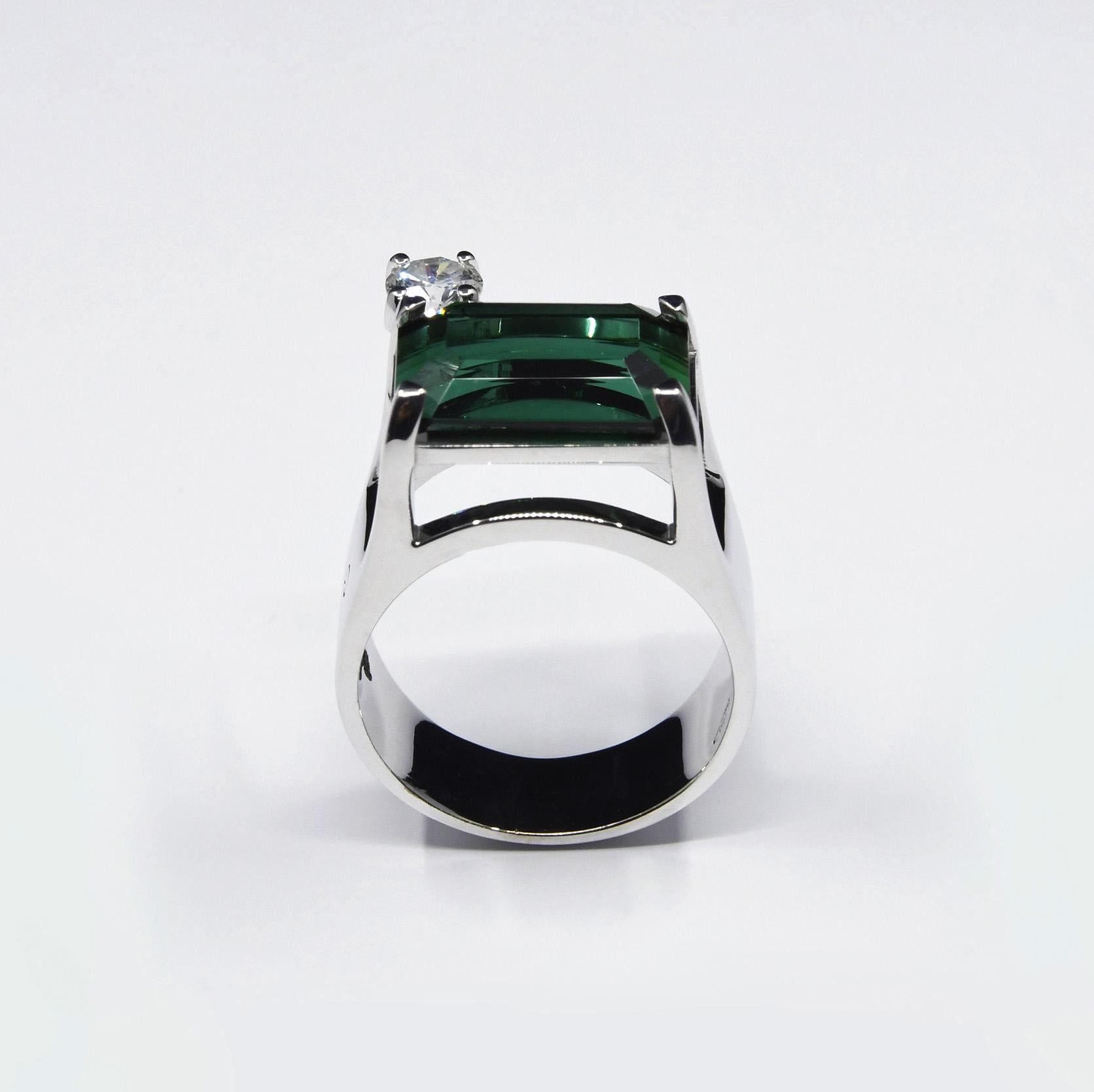 Virgule Ring with 8.75 Tourmaline, 0.36 Carat Diamond on 9.65 G 18k White Gold In New Condition For Sale In PARIS, FR