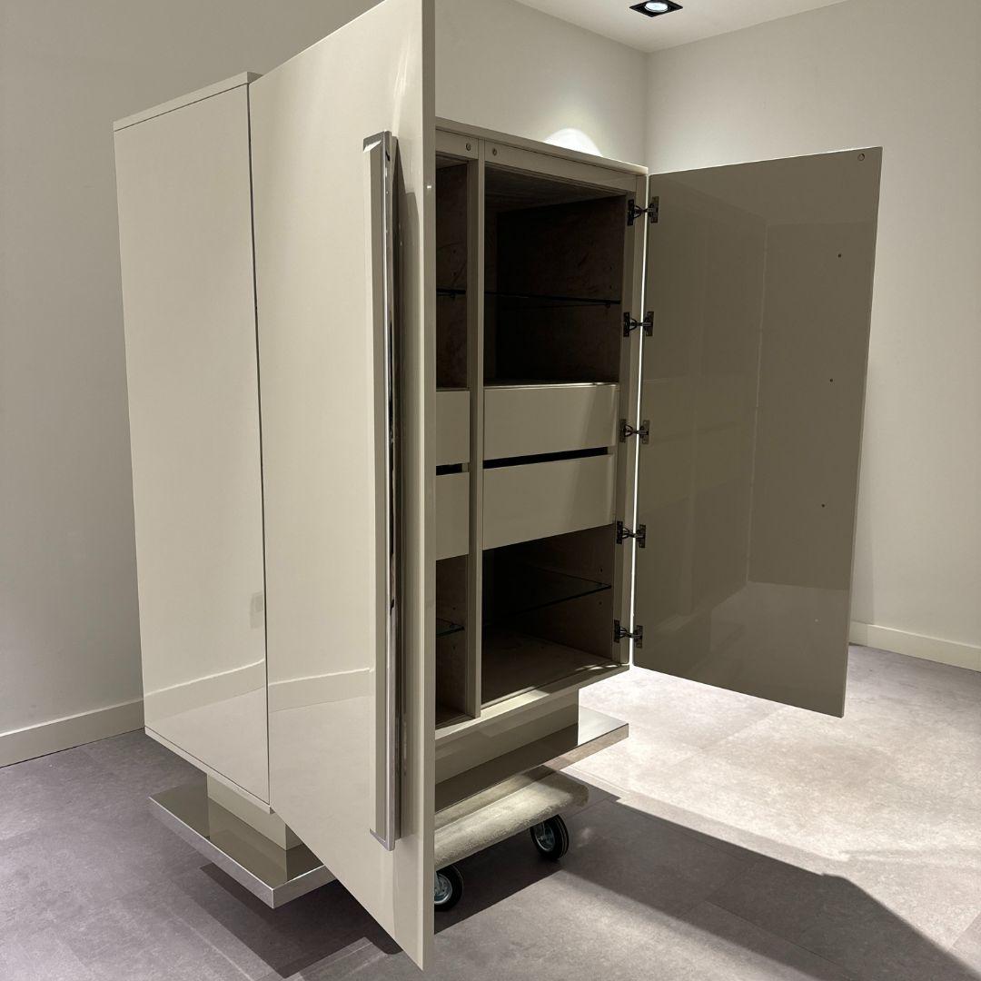VIRIATO, hoher Schrank, jetzt erhältlich (Moderne) im Angebot