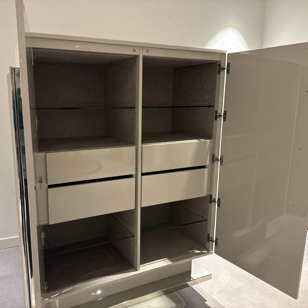 VIRIATO, hoher Schrank, jetzt erhältlich (Portugiesisch) im Angebot