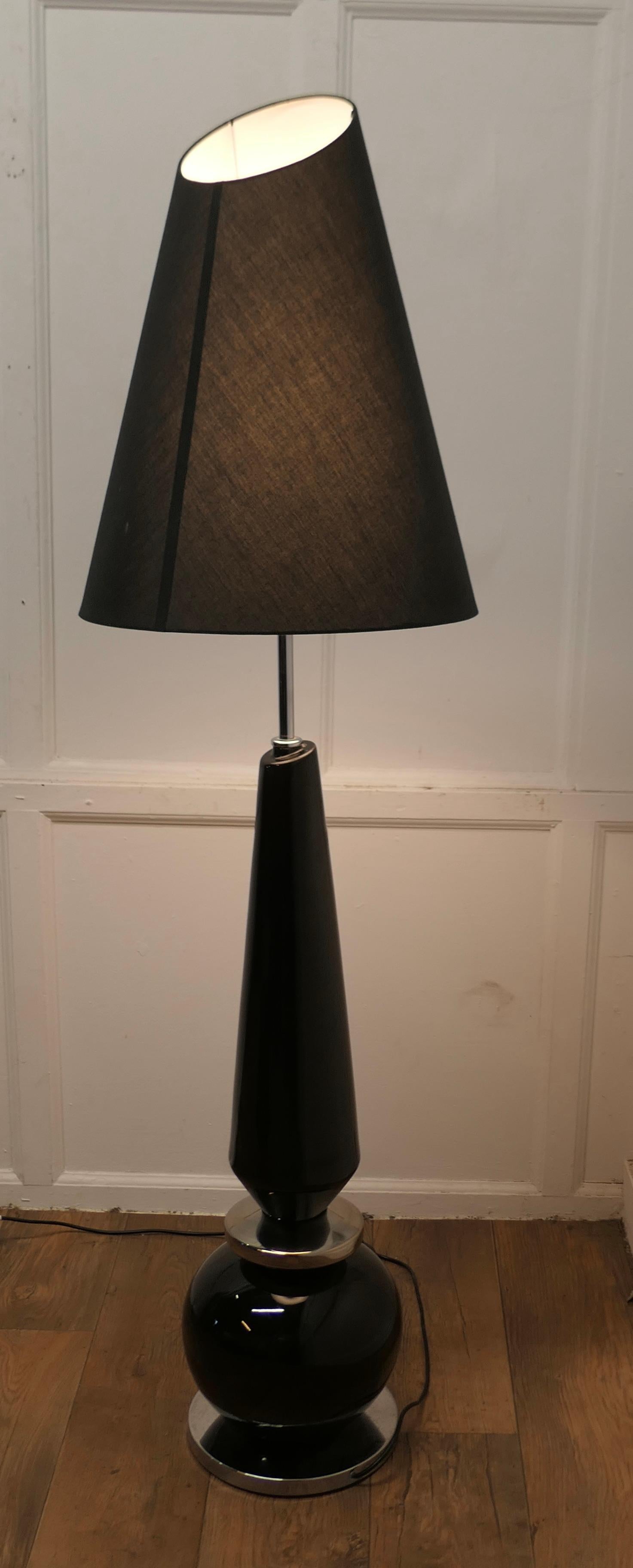 Virtual Reality Floor Lamp du Soleil 

An exciting modernist design, the virtual reality lamp is  made in France 
The lamp is made in Chrome and Black ceramic with an off set linen shade in black with a white interior
The lamp is in good condition,