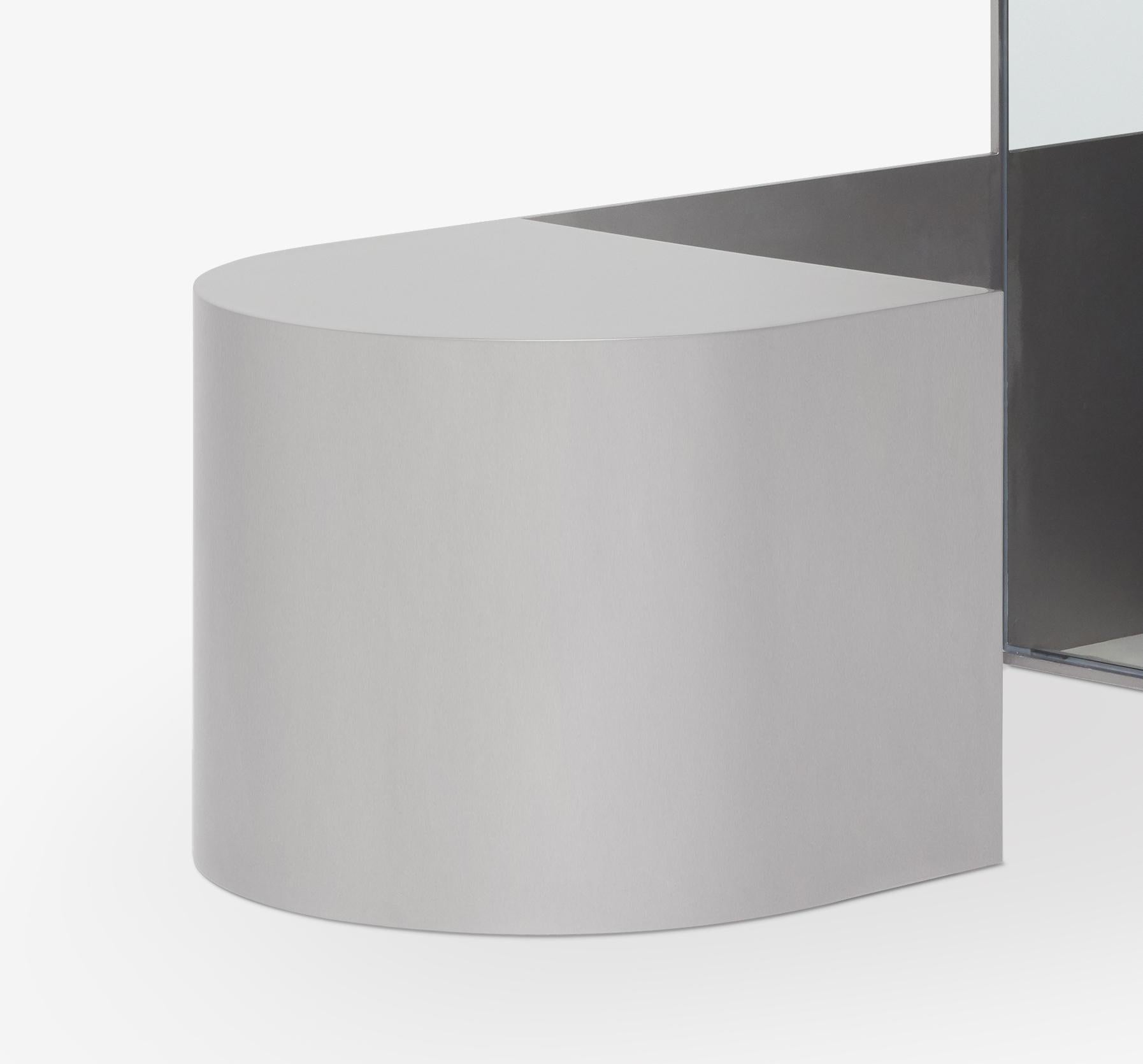 Acciaio “Vis-à-Vis” Sculptural Steel Mirror and Seat – Collectible Design by MSubiràs in vendita