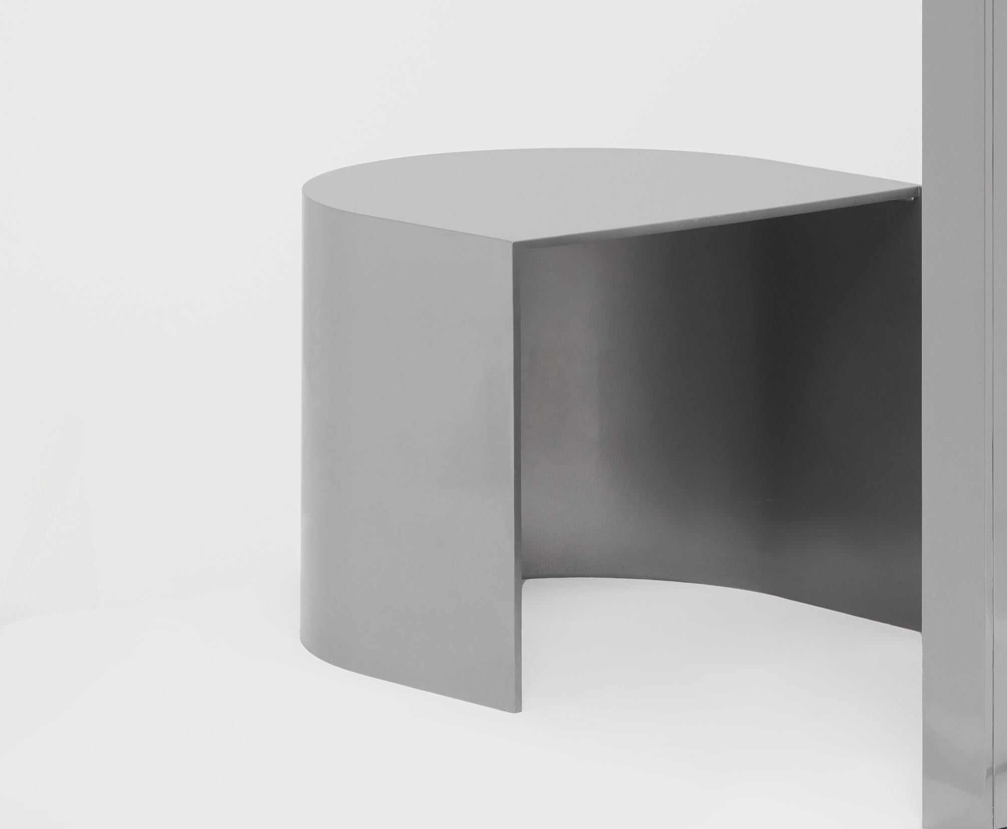 “Vis-à-Vis” Sculptural Steel Mirror and Seat – Collectible Design by MSubiràs in vendita 1