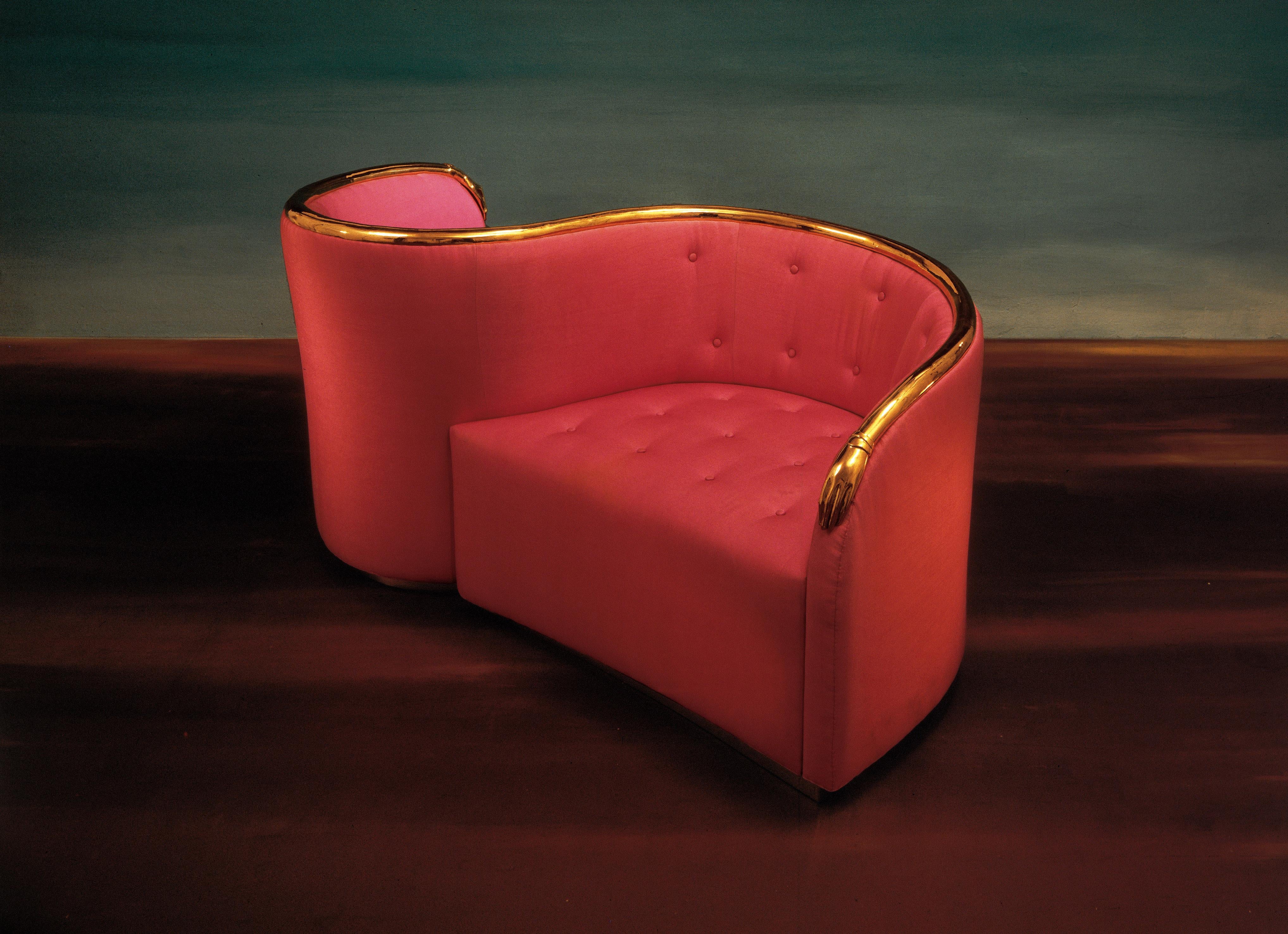 Modern Vis a Vis sofa in pink and solid brass by Salvador Dalí