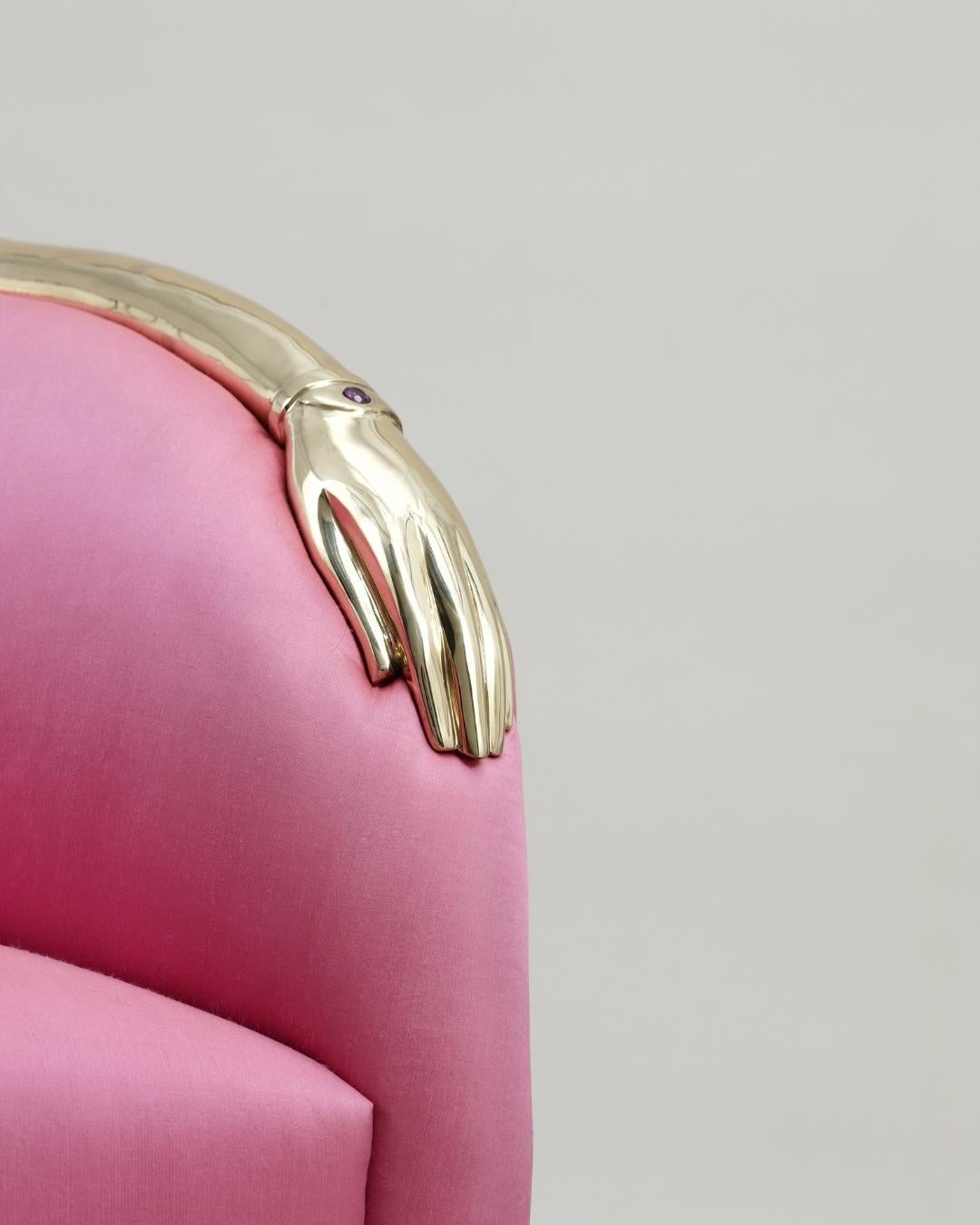 A sofa that encourages confidence, taken from Dalí’s compositions for Jean Michel Frank. A typical surreal interpretation of a piece of furniture extremely bourgeois and conventional. This piece carries the appearance of human elements – a feminine