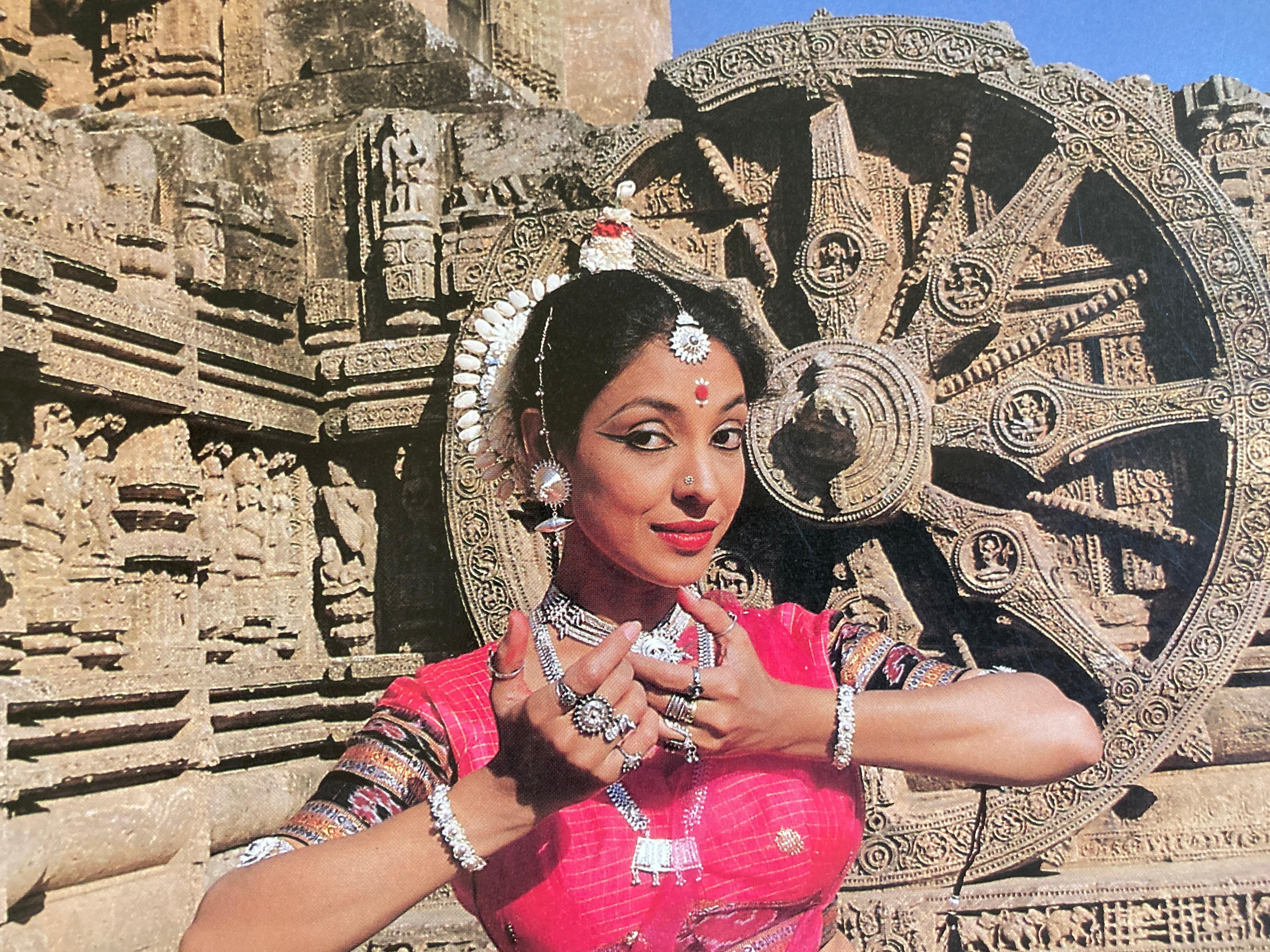 Visages de la danse indienne. Introduction par Tara Michaël.
Mazeran, Alain :
Le théâtre, la musique et la danse constituaient dans l'Inde ancienne les différents aspects d'une tradition unique, celle des arts du spectacle.
Visages de la danse