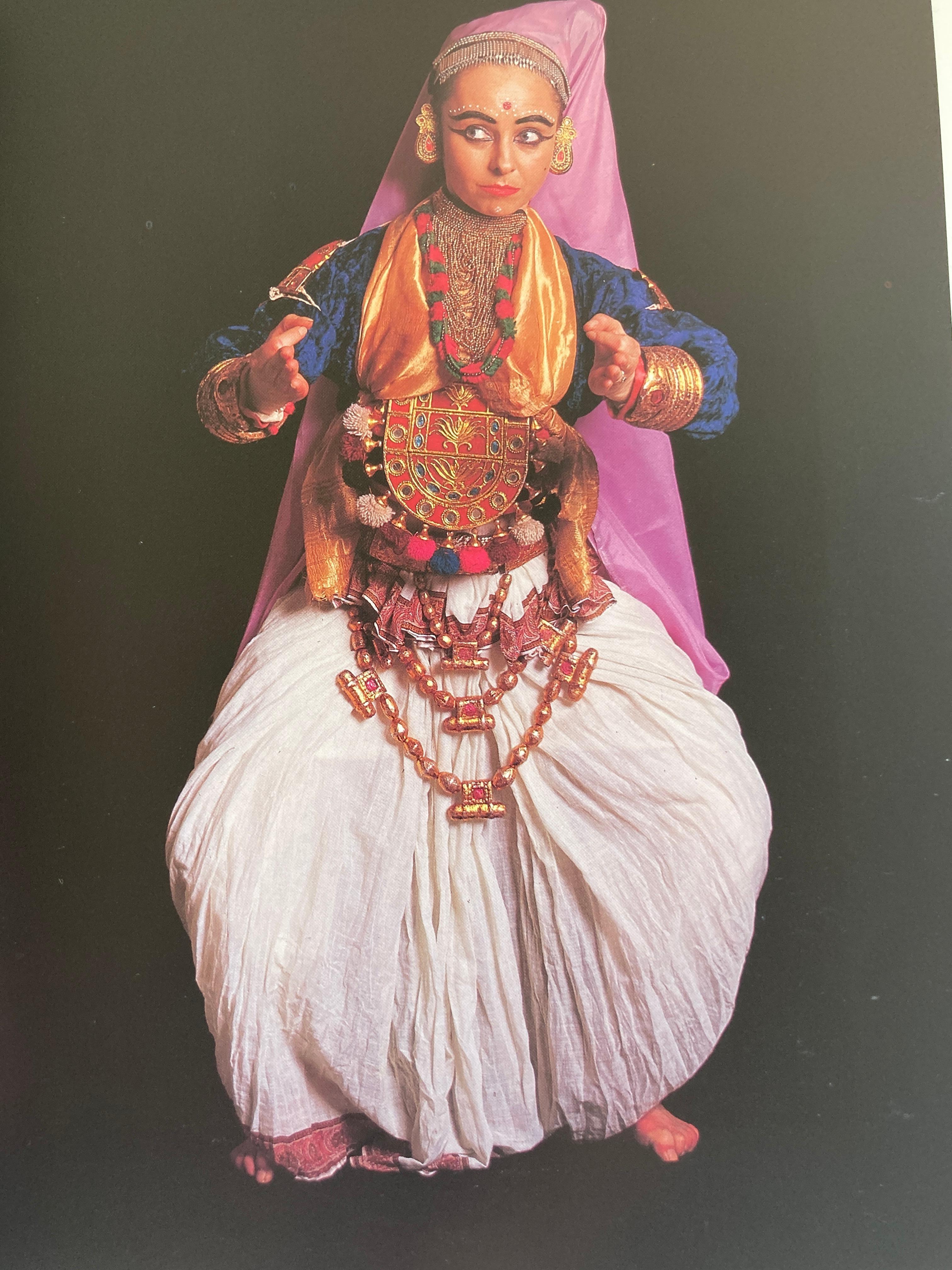 Visages de la danse indienne, Introduction par Tara Michaël, Faces on Hindu Danc Bon état - En vente à North Hollywood, CA