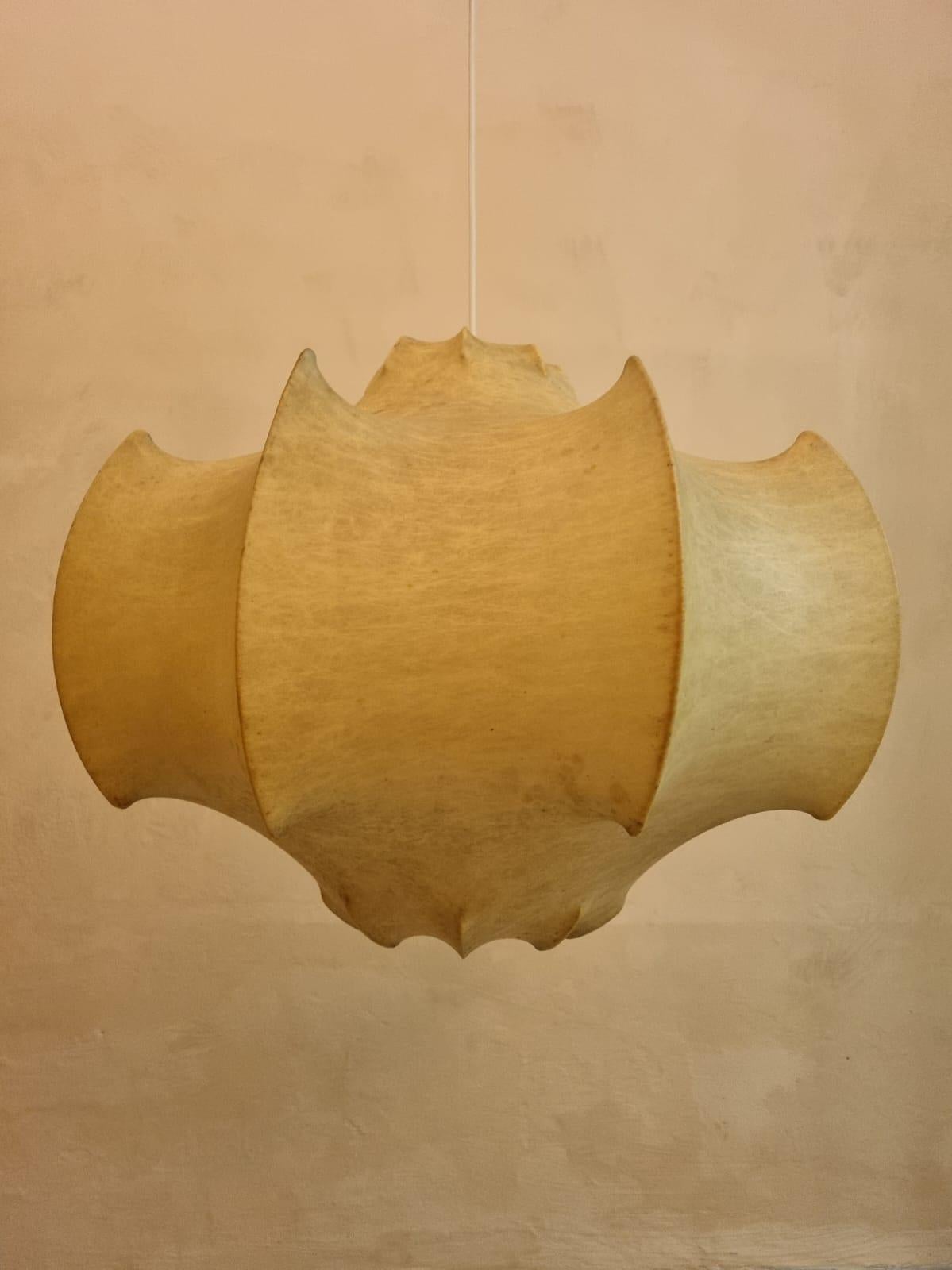 Viscontea pendant lamp by Achille and Piergiacomo Castiglioni for Flos, 1960 
(First production).