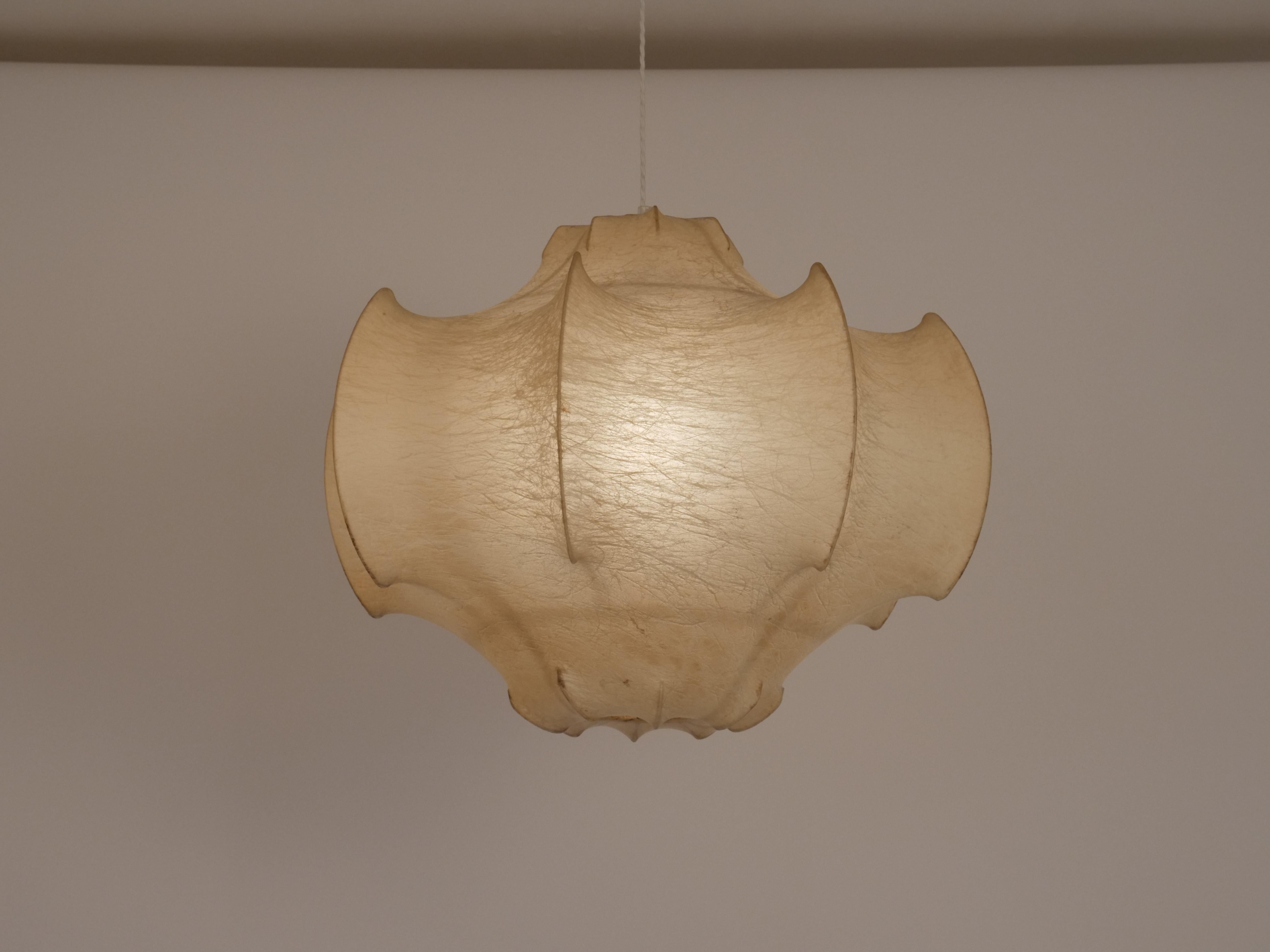 Original 'Viscontea' chandelier from Italy. 

By the Castiglioni brothers.  Flos 1960

Lovely warm patina to the resin. 

Overall in really very good condition small damage to area (shown in pictures) not really noticeable. Apart from this very good