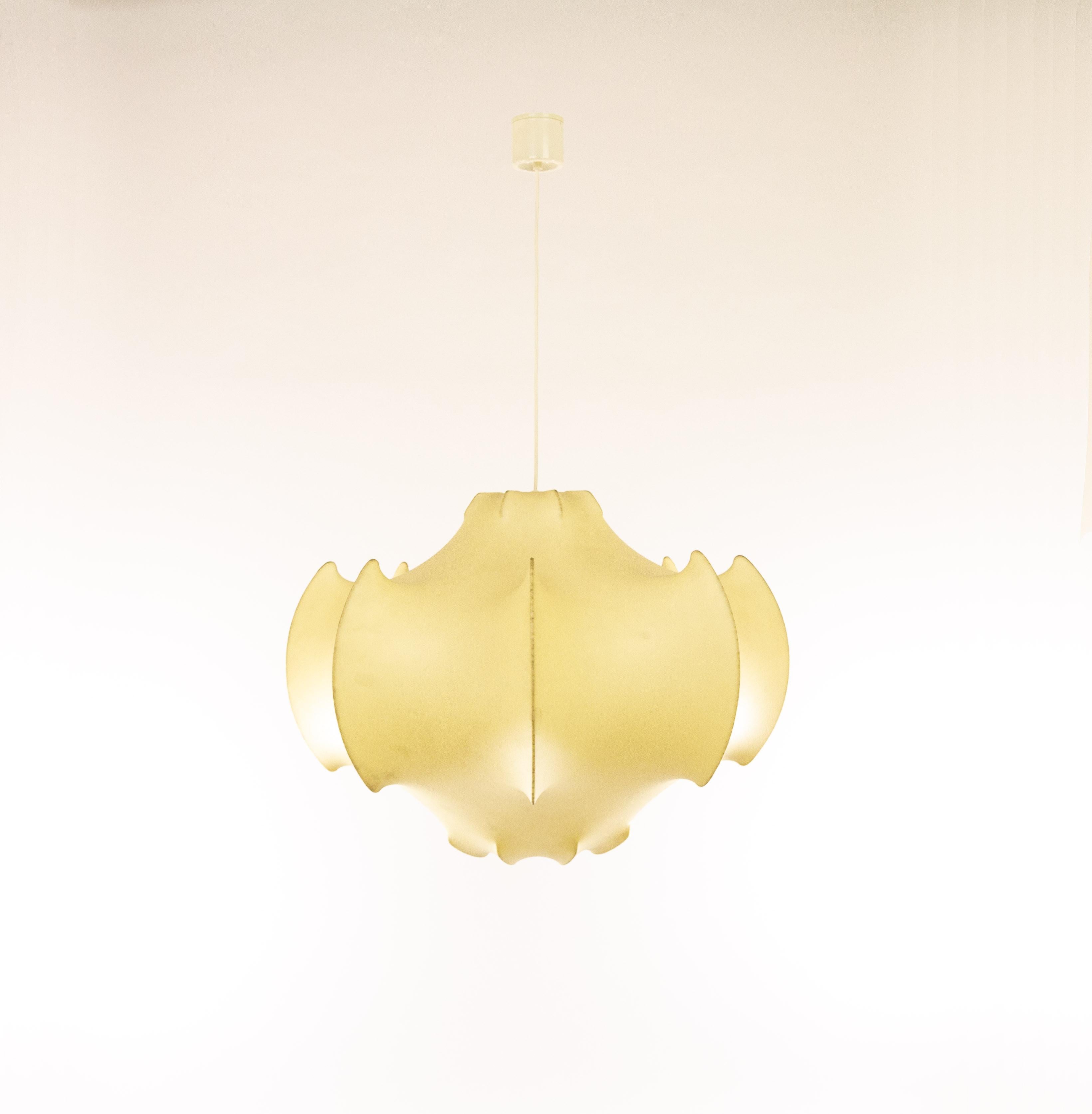 Achille and Pier Giacomo Castiglioni designed the Viscontea pendant for Flos using the then new material, 'cocoon' polymer. The result is a very original design in a cloud-like material that emanates a diffused light.

The lamp consists of a steel
