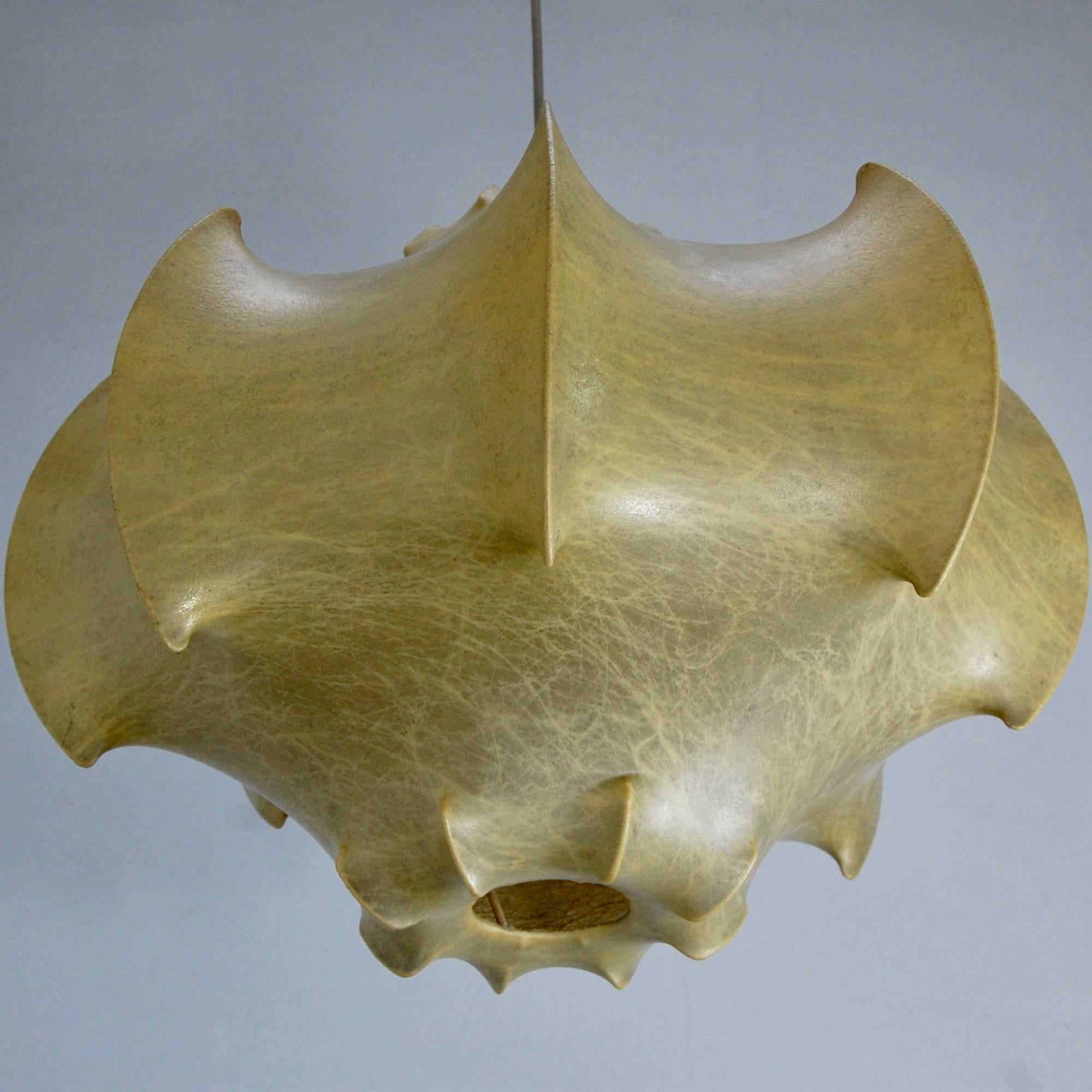 Italian Viscontea Cocoon Pendant by Achille and Pier Giacomo Castiglioni for Flos, 1960s