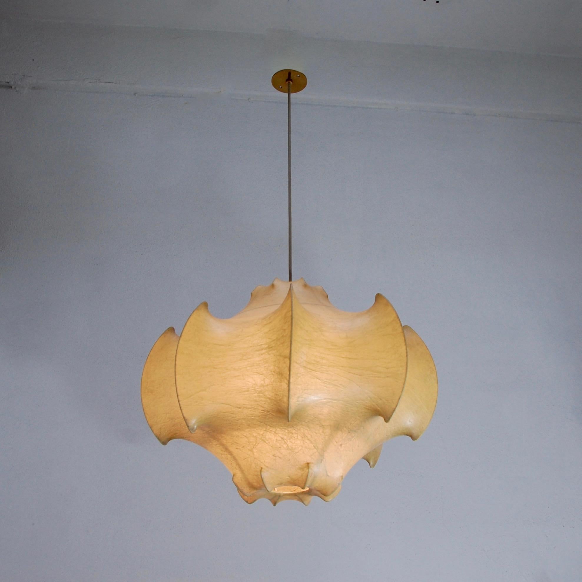Viscontea Cocoon Pendant by Achille and Pier Giacomo Castiglioni for Flos, 1960s In Good Condition In Los Angeles, CA