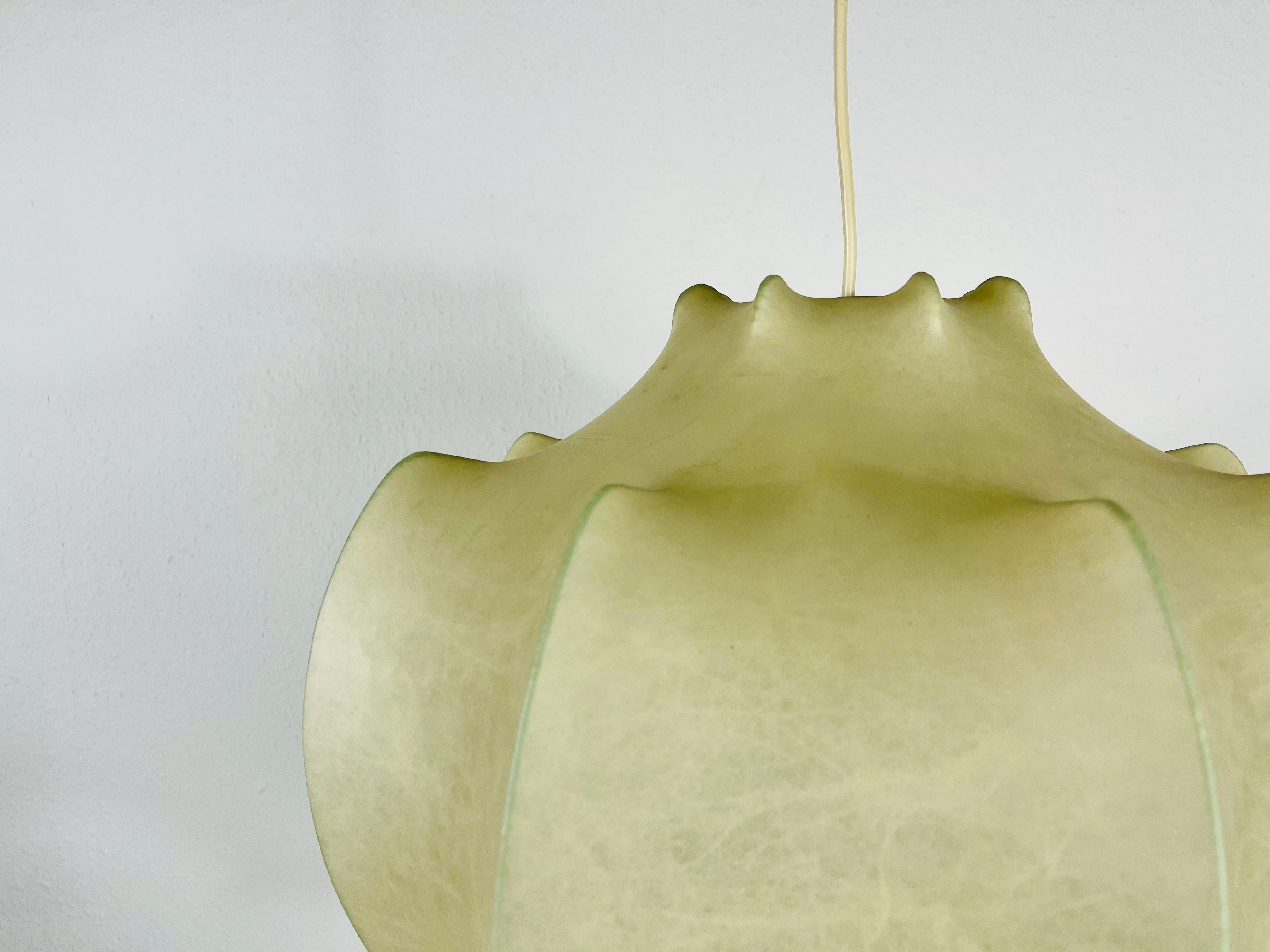 Milieu du XXe siècle Lampe à suspension Cocoon Viscontea de Achille et Pier Giacomo Castiglioni pour Flos