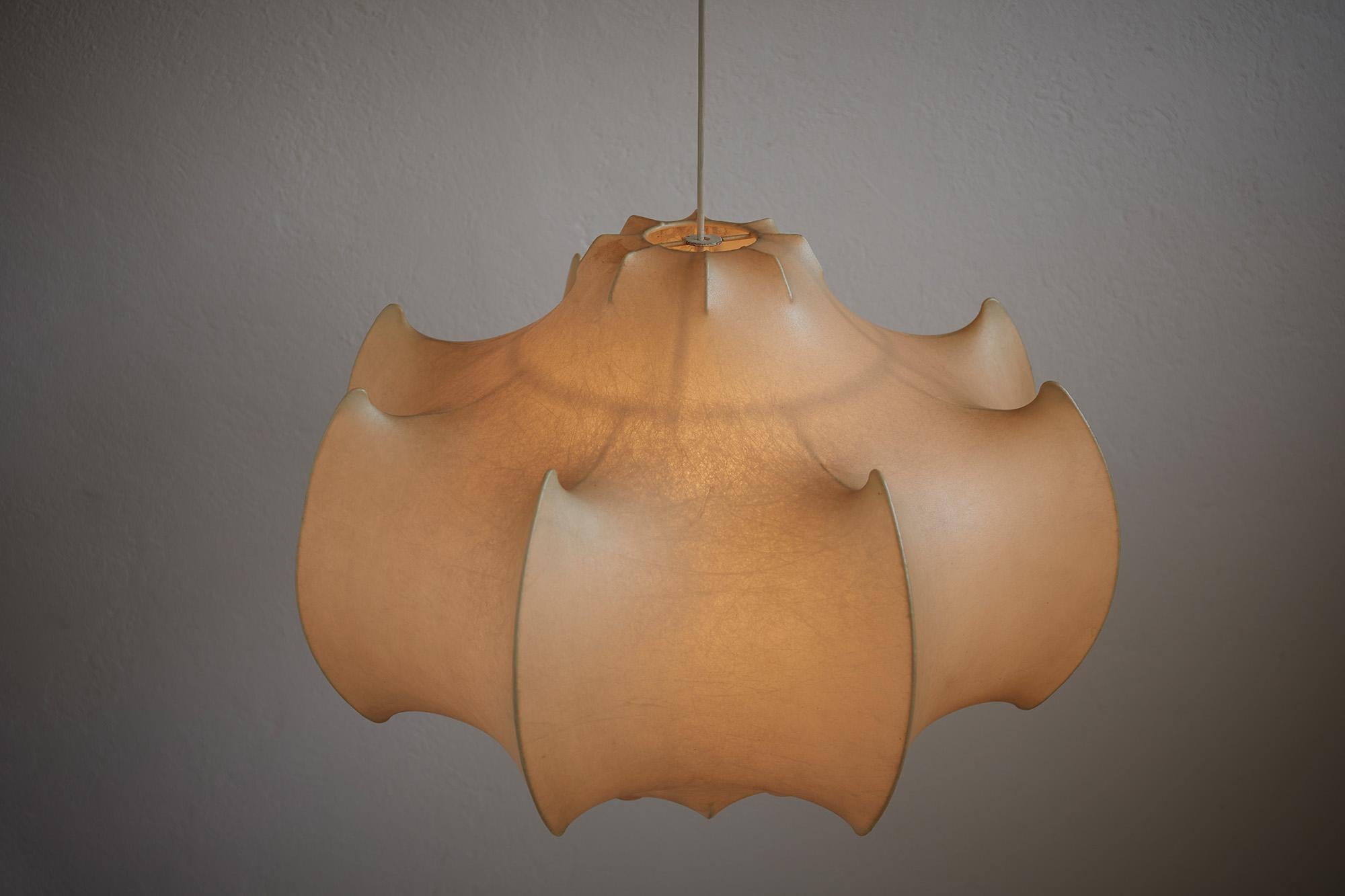 Viscontea pendant lamp by Achille and Piergiacomo Castiglioni, Flos 1960 In Good Condition In Renens, CH