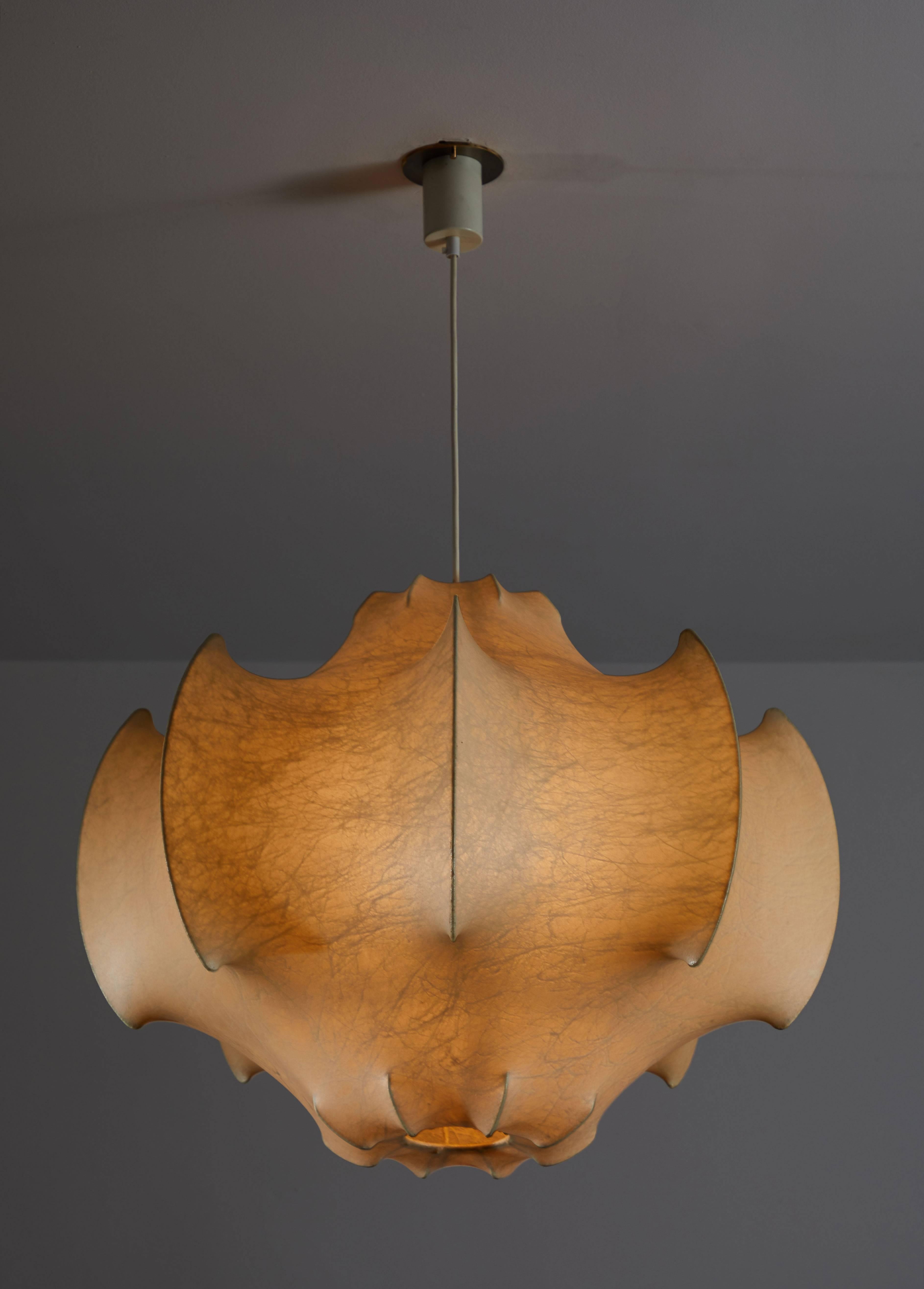 Original Viscontea suspension light by Achille & Pier Giacomo Castiglioni for Flos. Designed and manufactured in Italy, circa 1960s. Plastic polymer resin applied with spraying technique on to enameled iron frame. Rewired for US junction boxes.