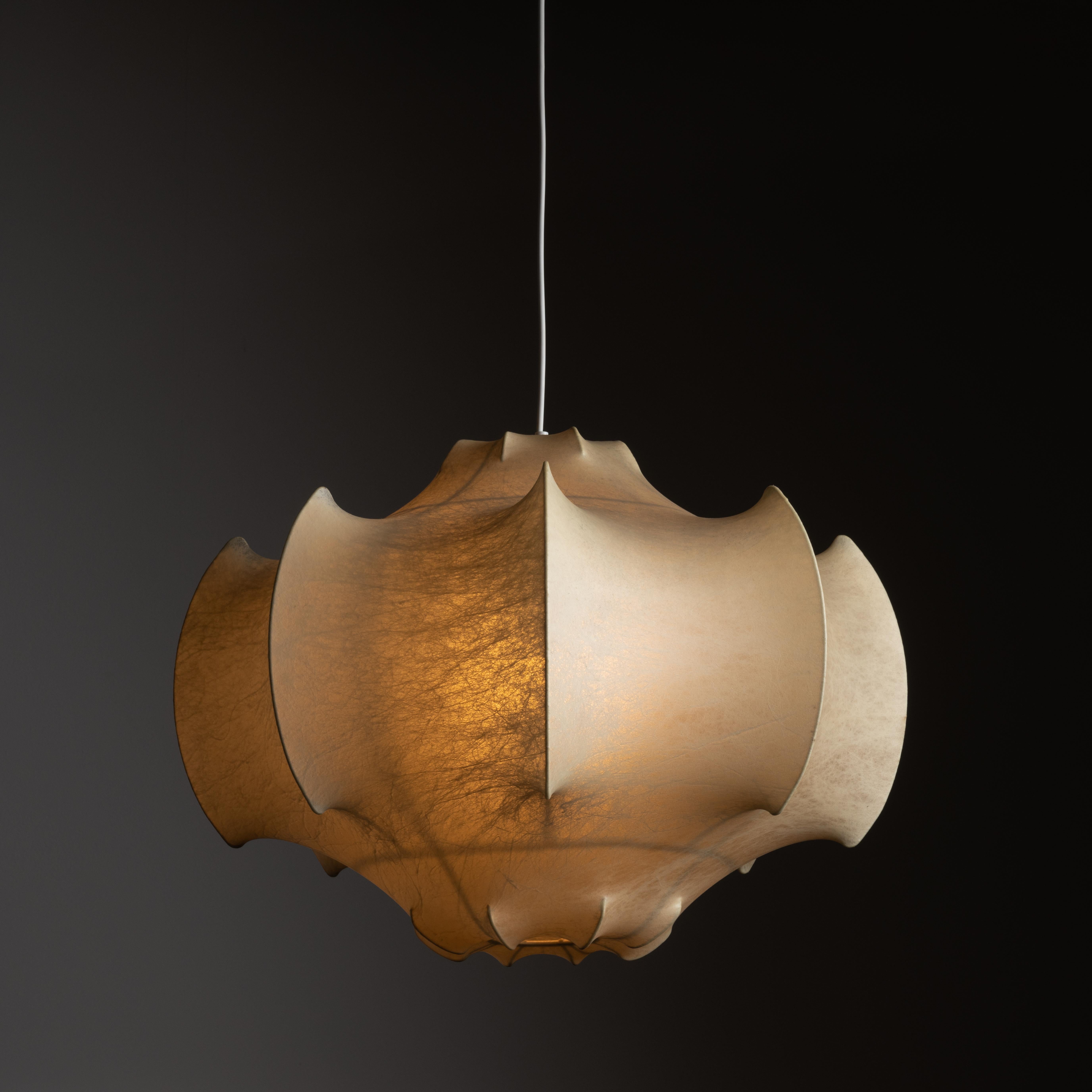 First edition Viscontea suspension light by Achille & Pier Castiglioni for Flos. Designed and manufactured in Italy, circa 1960s. Iconic fiberous pendant by Flos. Resin, steel, custom brass backplate. Wired for U.S. standards. We recommend one E27