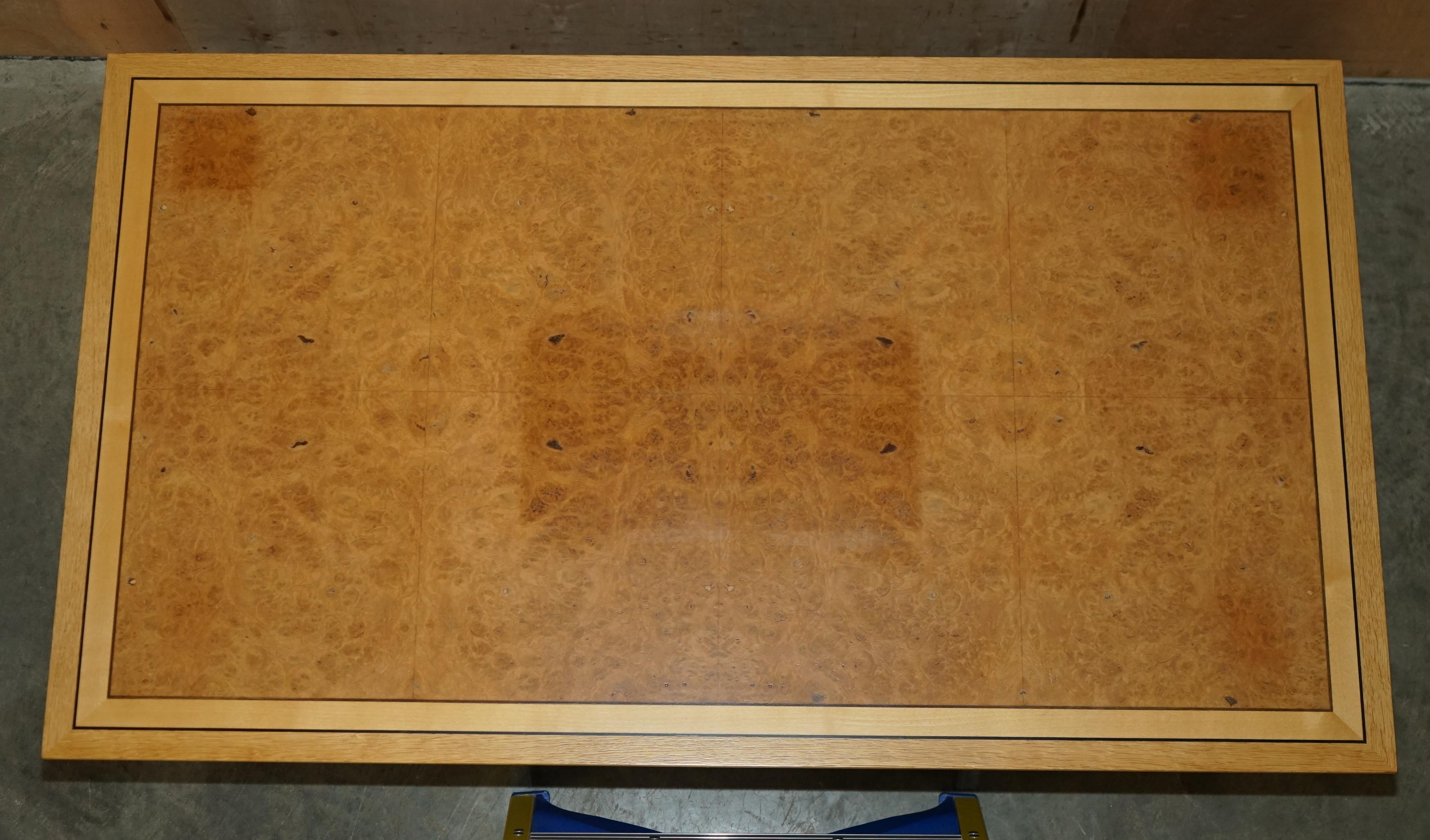 Sycomore TABLE À GENS CLASSIQUE DE DAVID LINLEY POUR LA RÉTORATION À LiGHT en vente