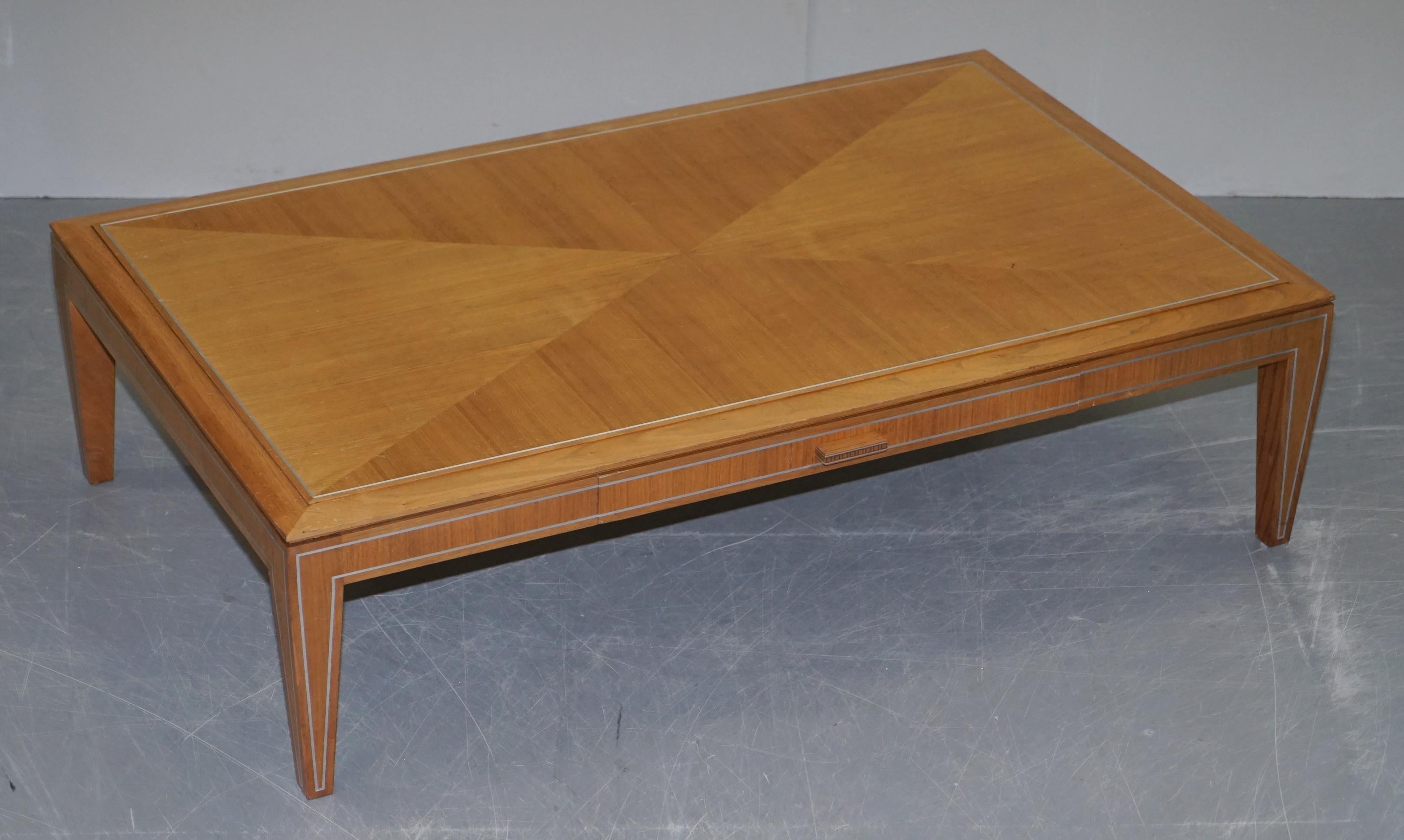 Viscount David Linley Sycamore Nussbaum mit Chromintarsien Couchtisch (Art déco) im Angebot