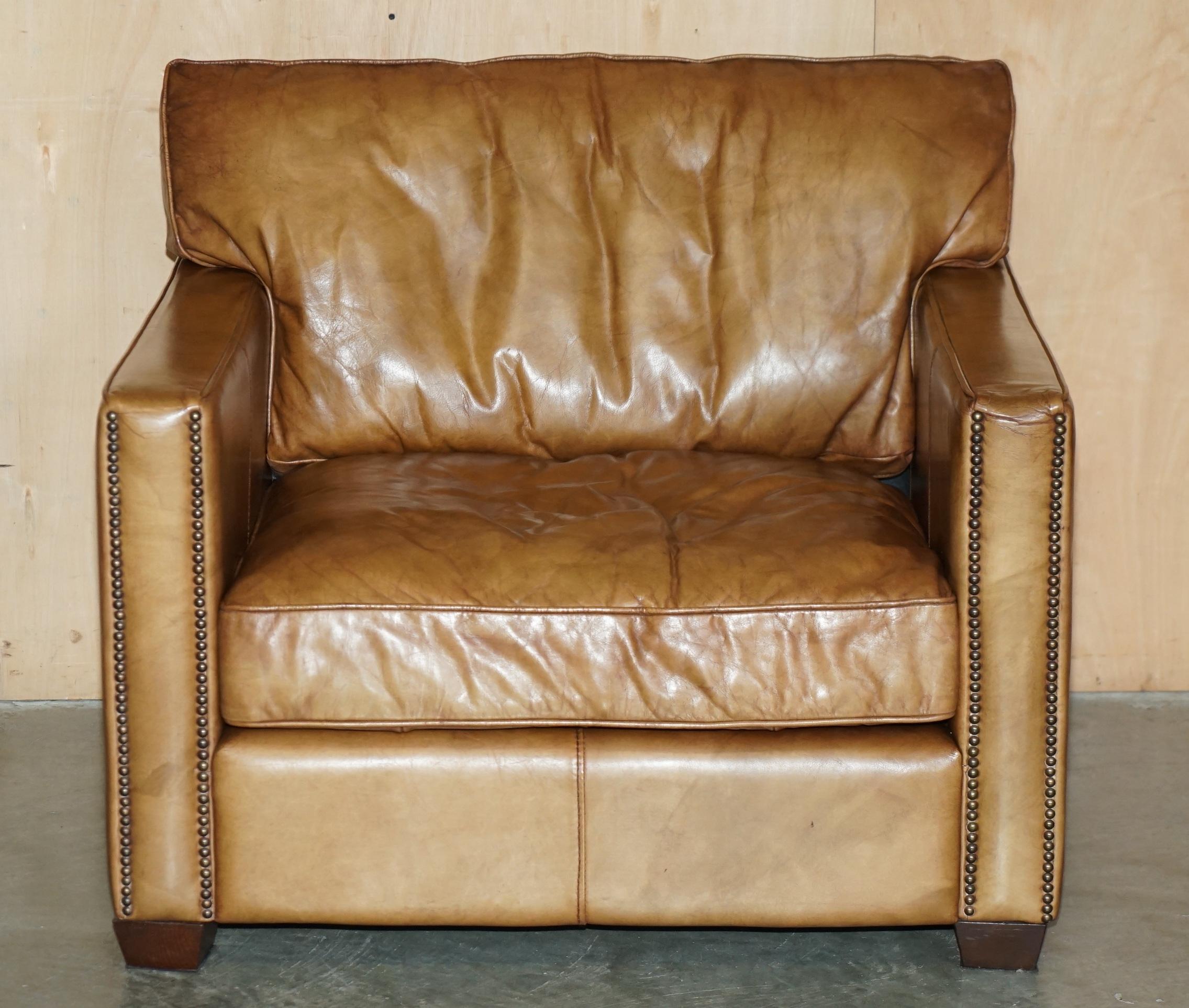 Royal House Antiques

The House Antiques a le plaisir de proposer à la vente ce grand fauteuil Timothy Oulton Halo Viscount William en cuir marron, très confortable. 

Veuillez noter que les frais de livraison indiqués sont donnés à titre indicatif,