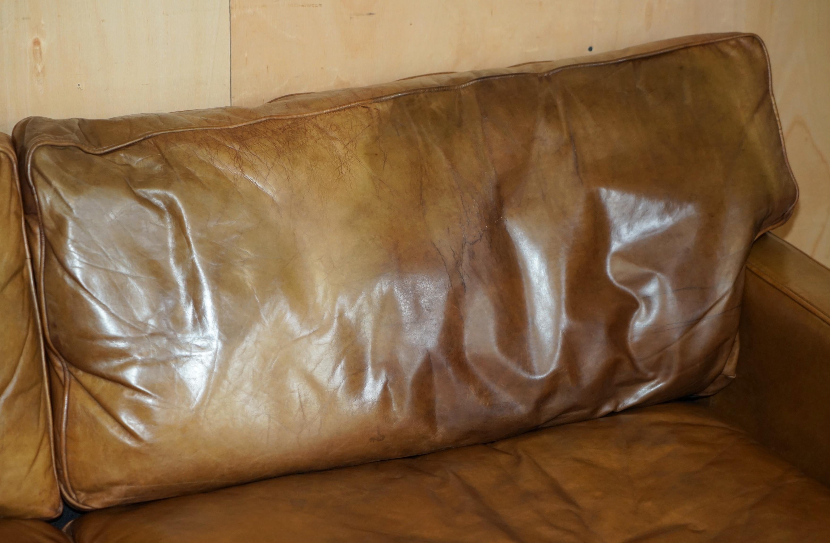 Inglese VISCOUNT WILLIAM HALO TIMOTHY OULTON DESIGN/ONE DIVANO A TRE POSTI IN PELLE MARRONE in vendita